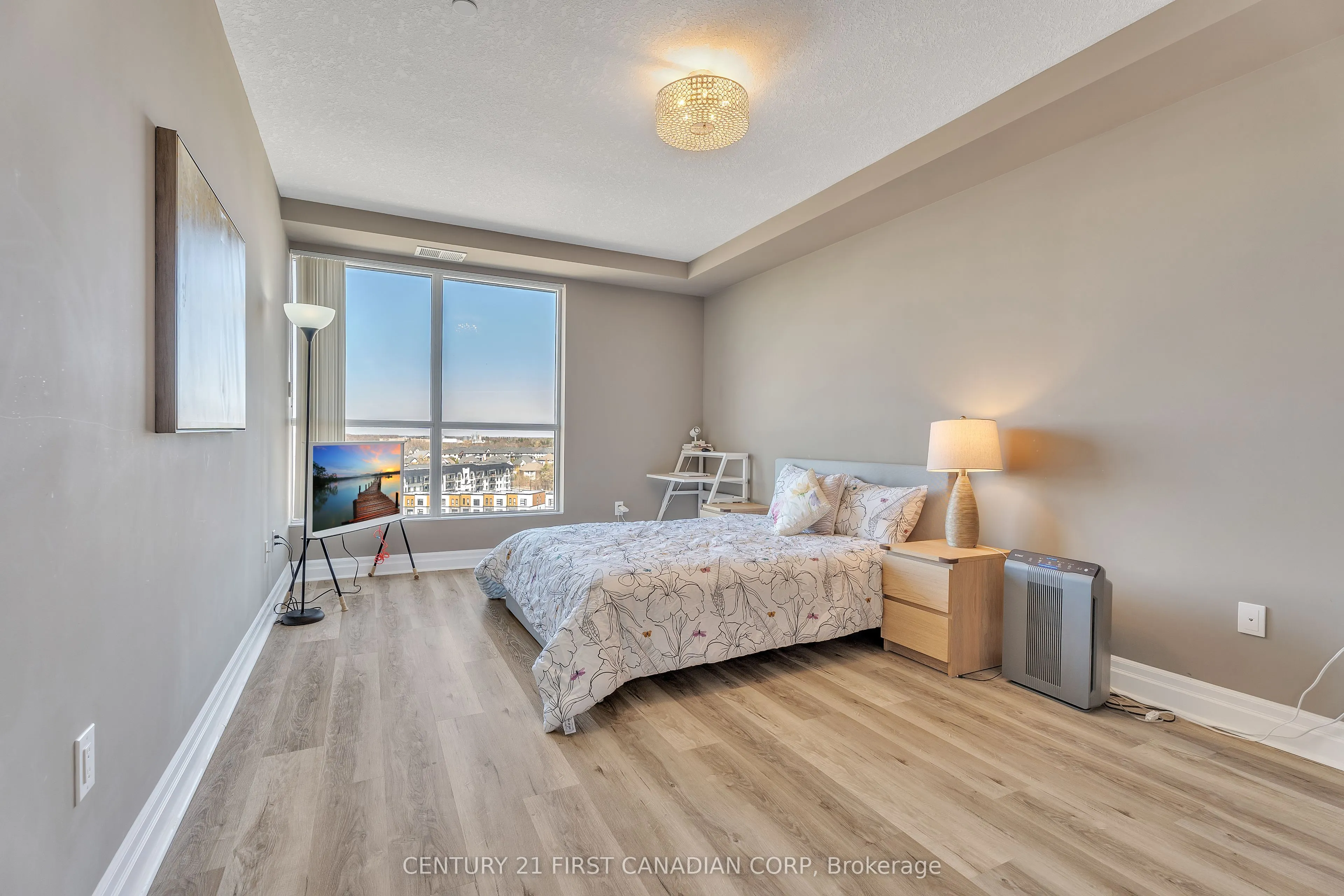 240 Villagewalk Boulevard #812