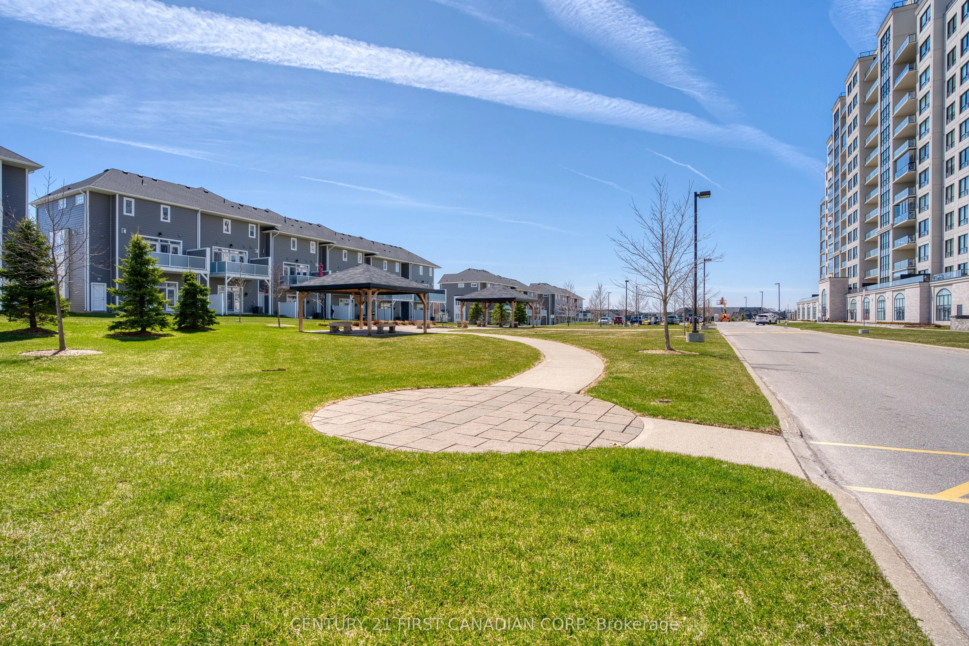 240 Villagewalk Boulevard #812