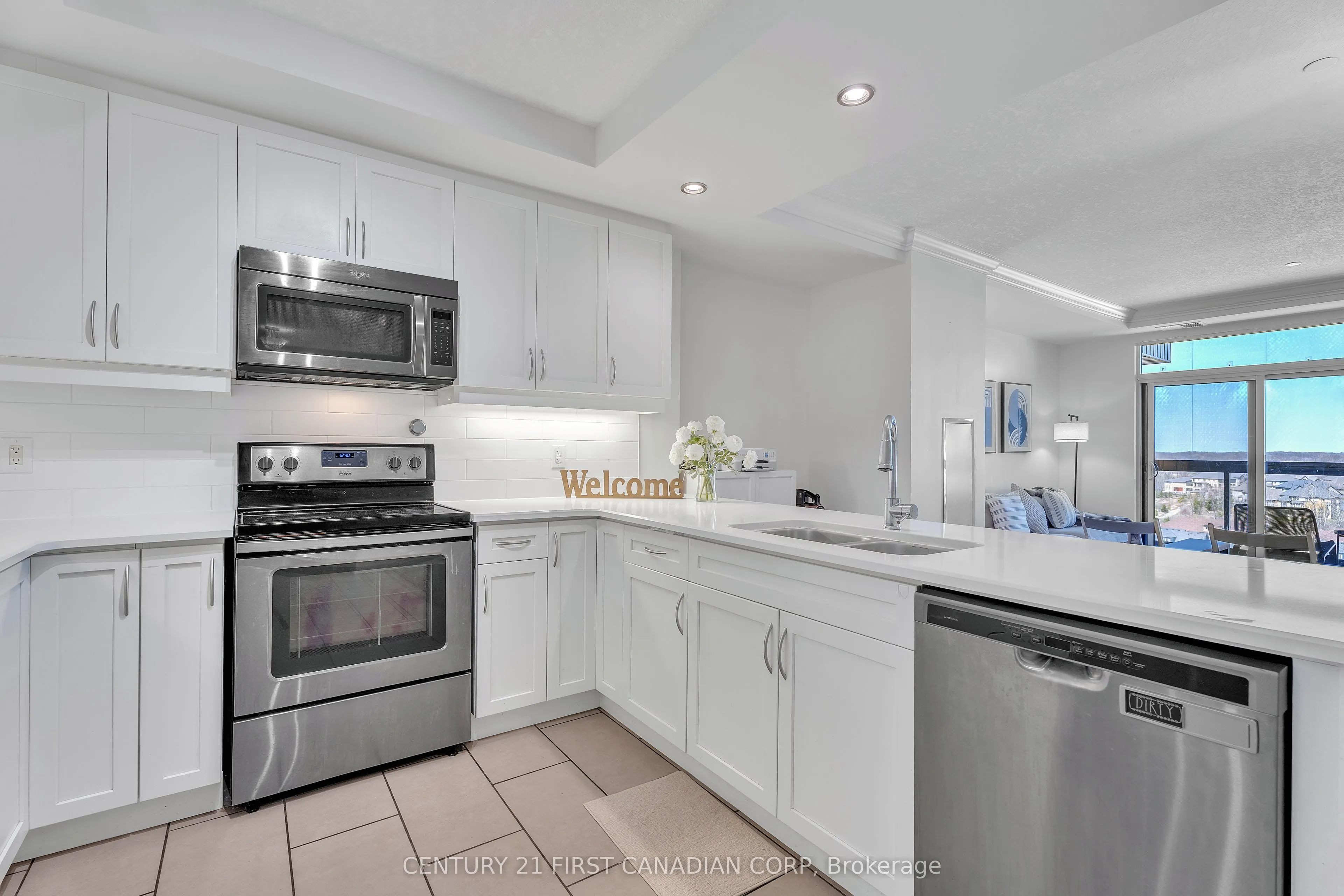240 Villagewalk Boulevard #812