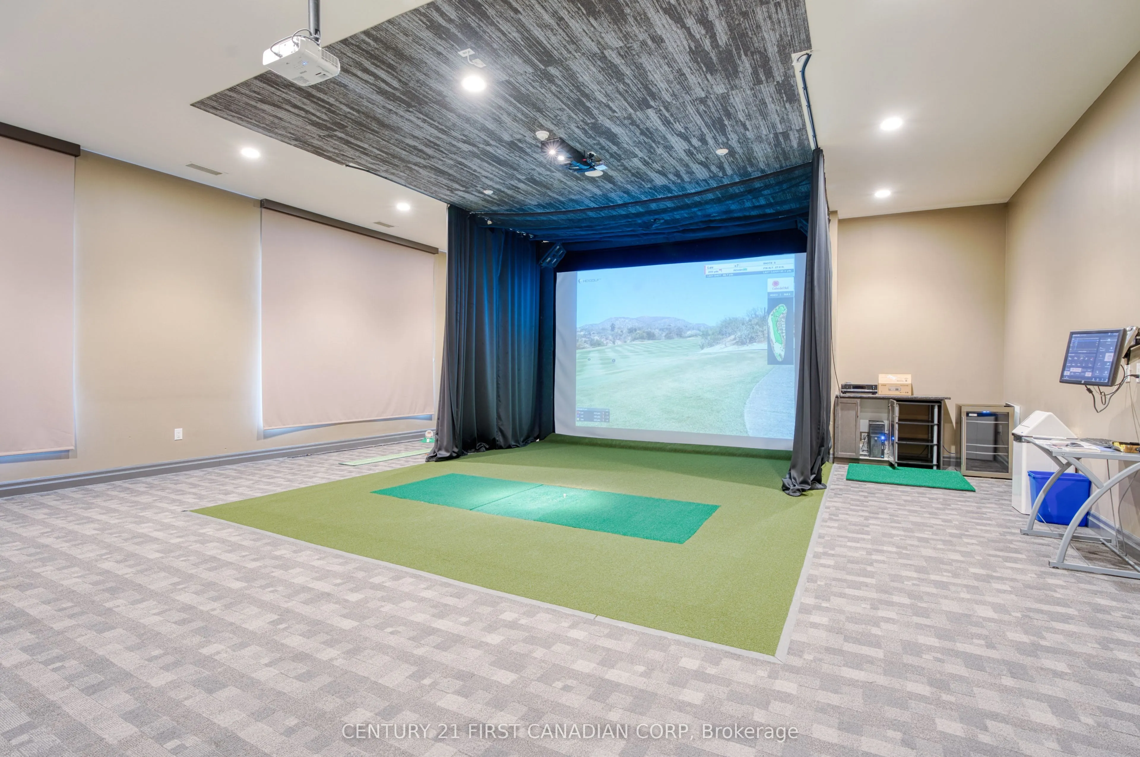 240 Villagewalk Boulevard #812