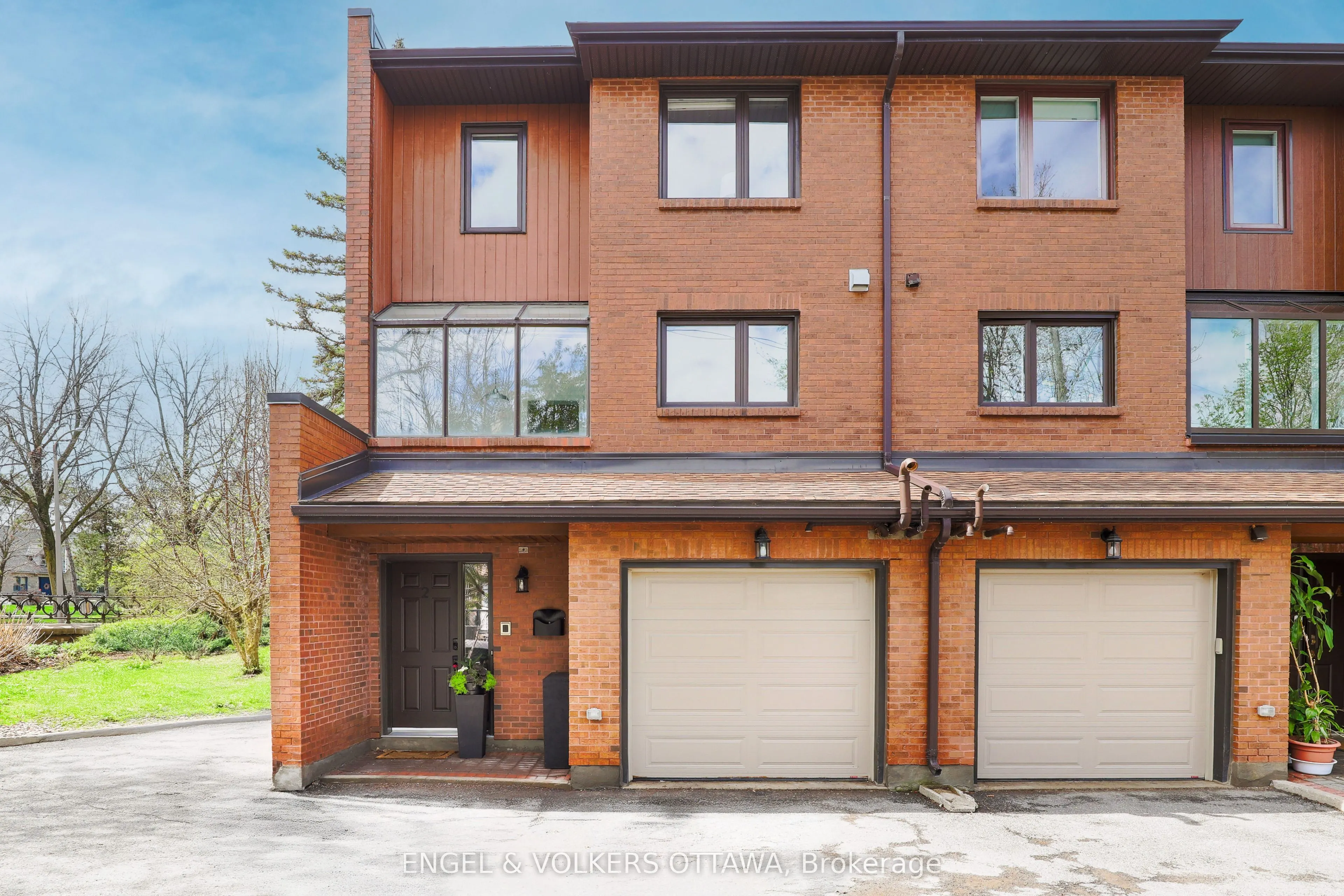 625 Richmond Road, #2