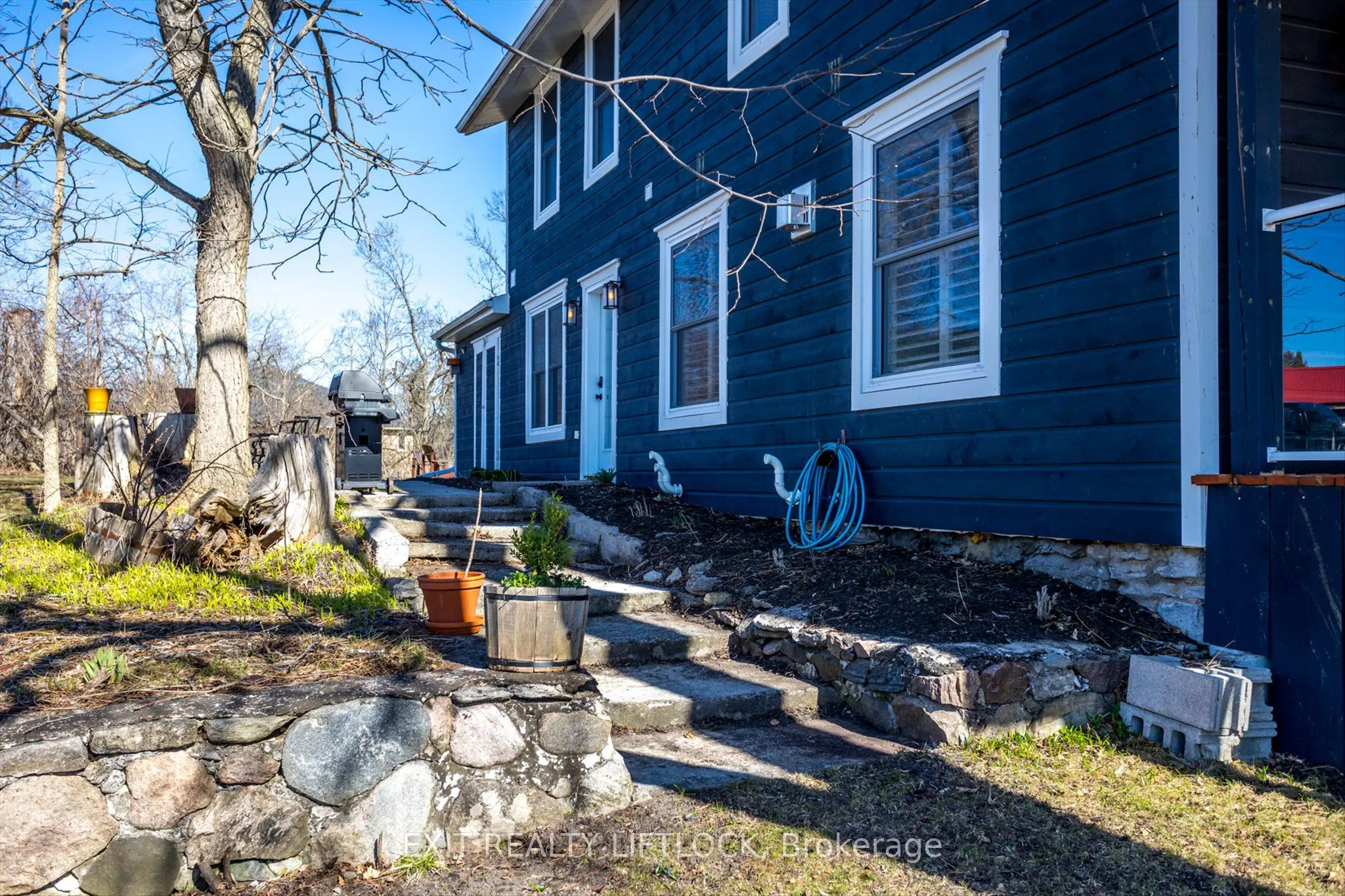 64 Front Street E