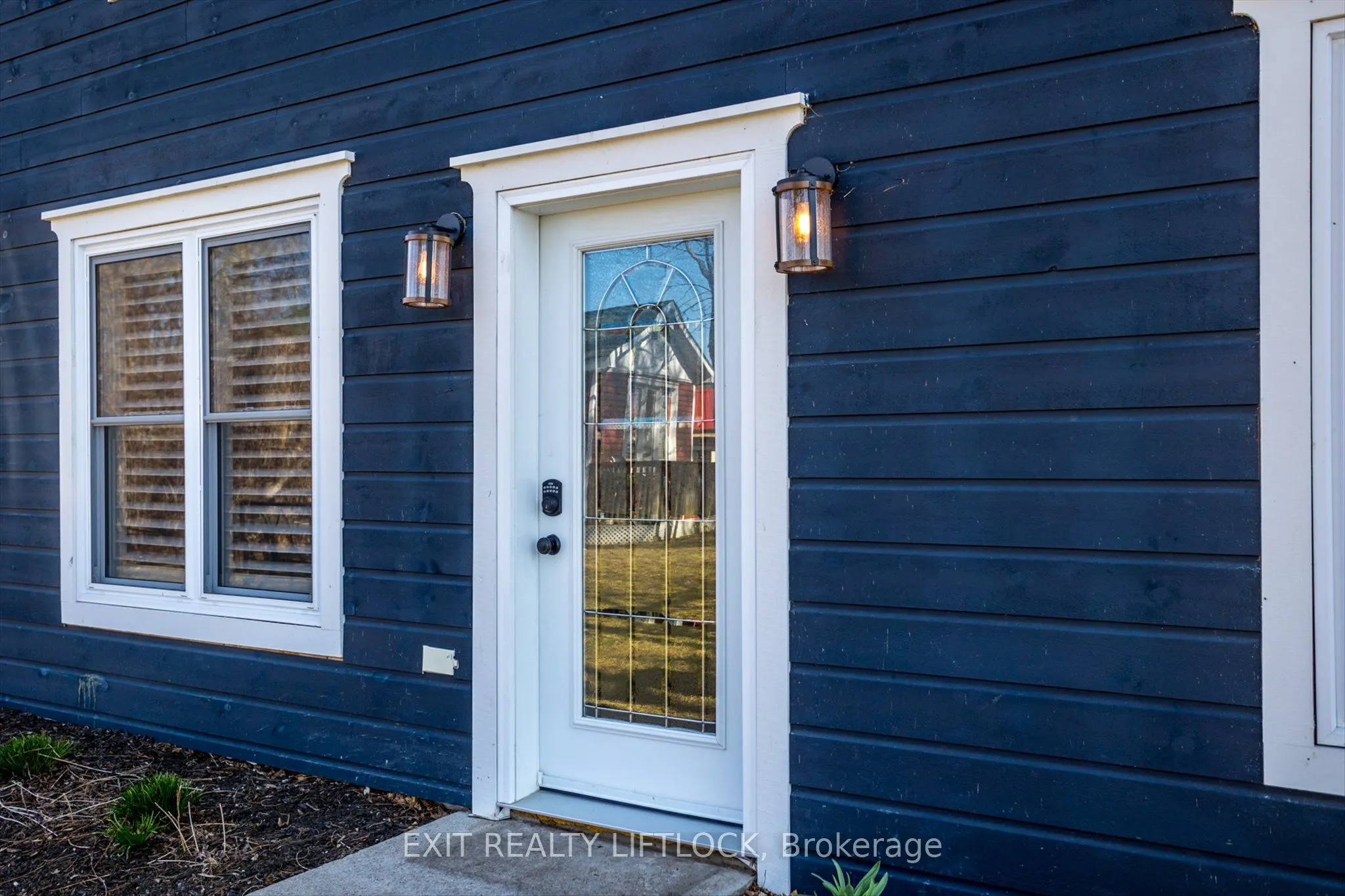 64 Front Street E