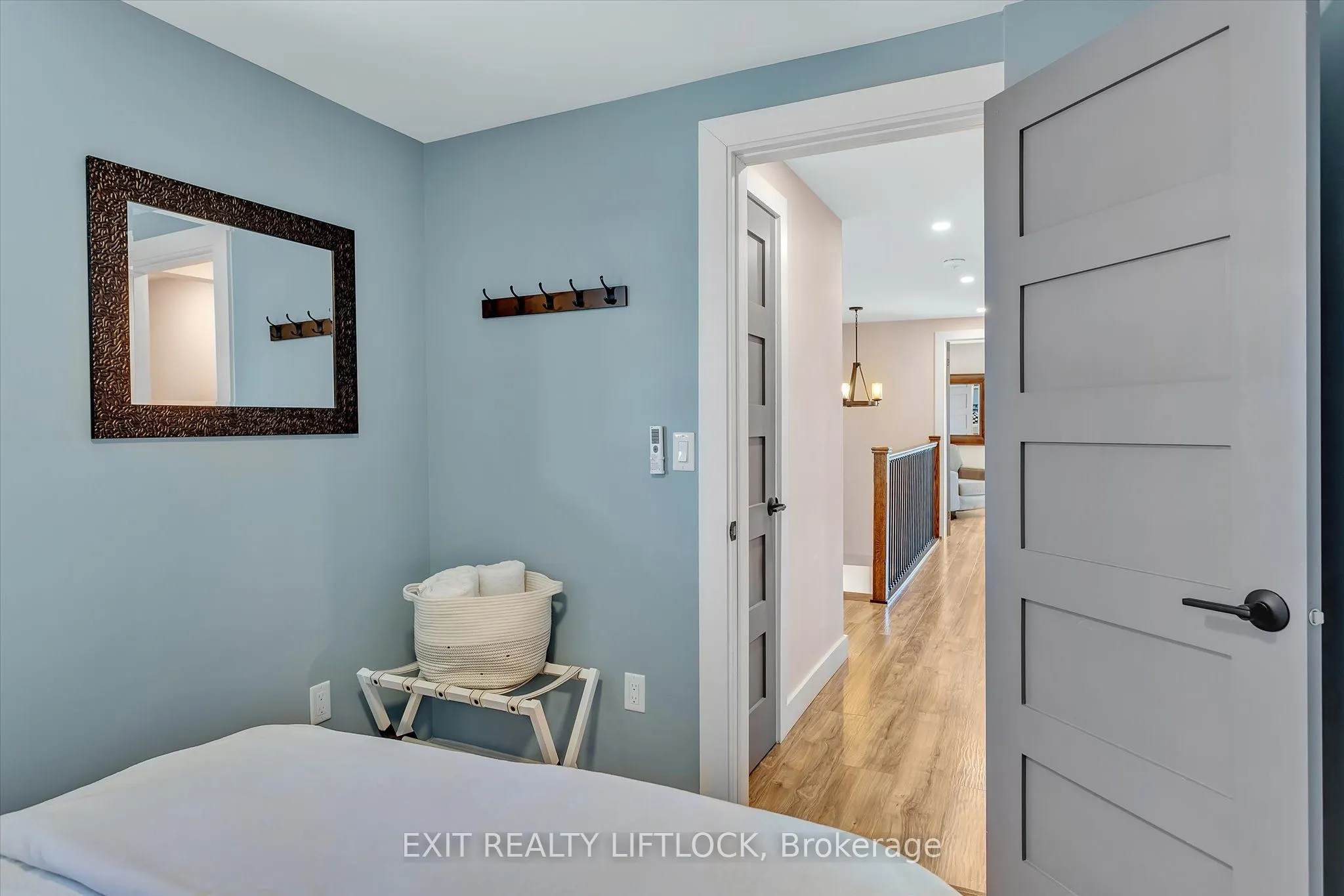 64 Front Street E