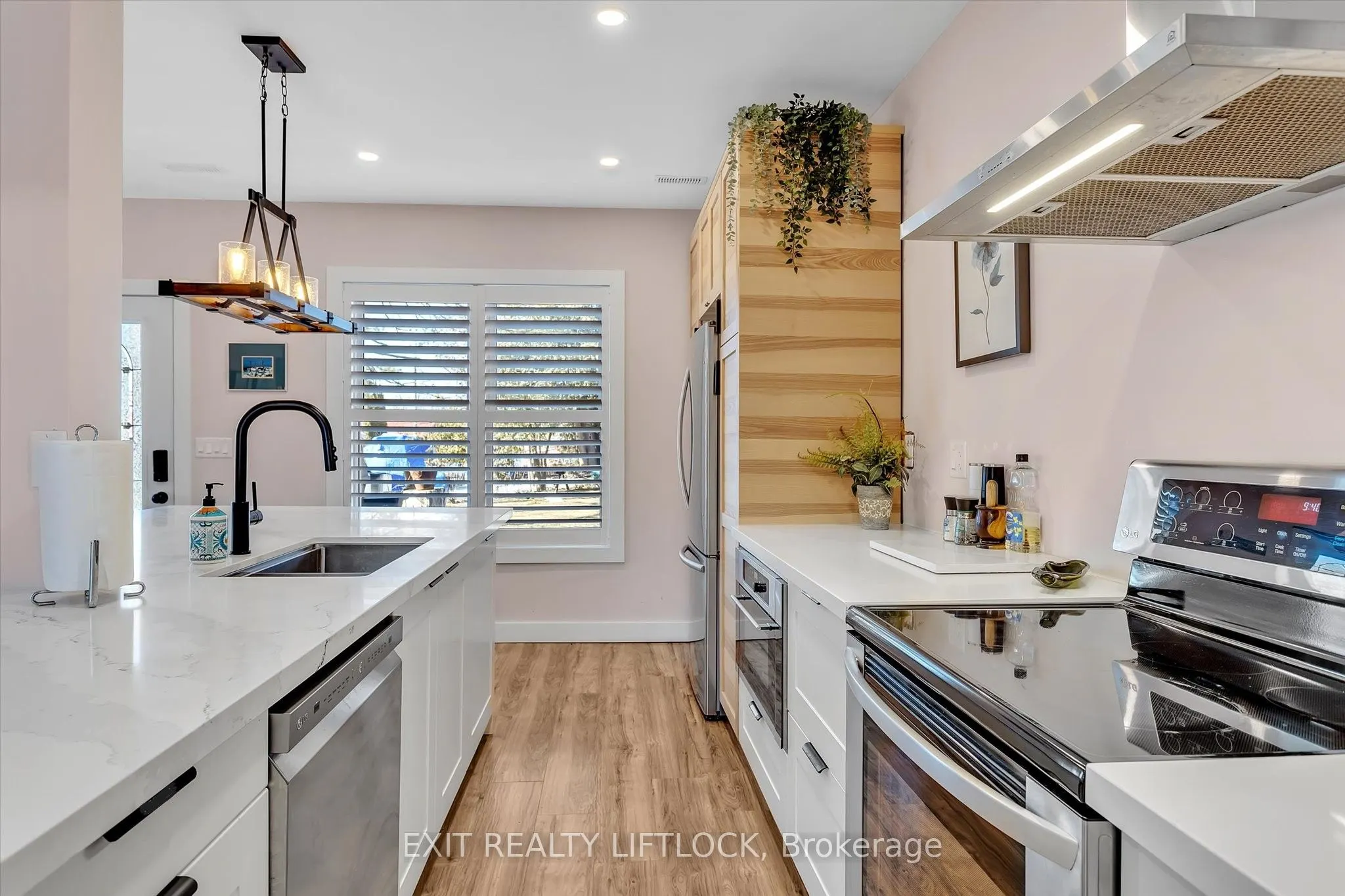64 Front Street E