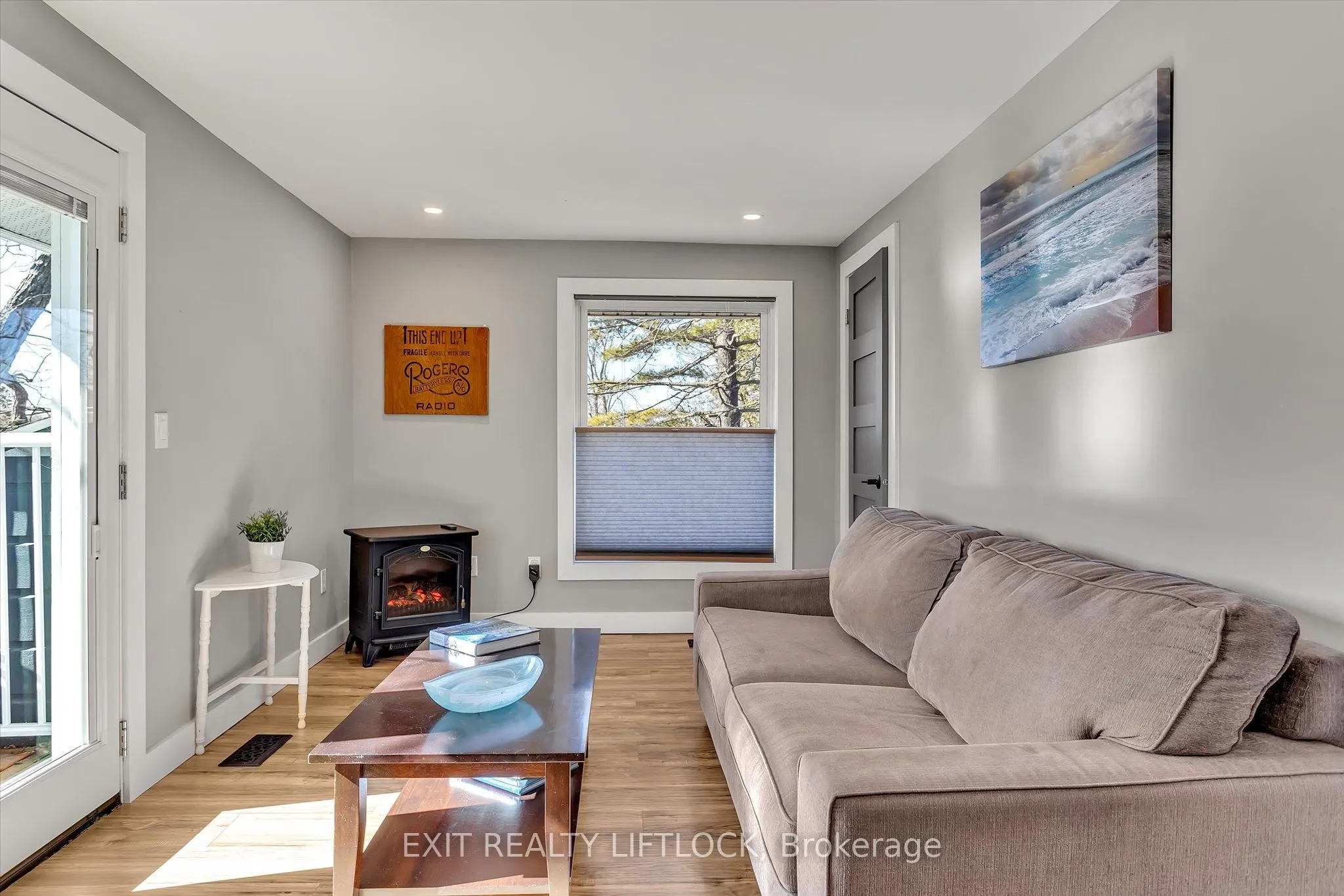 64 Front Street E