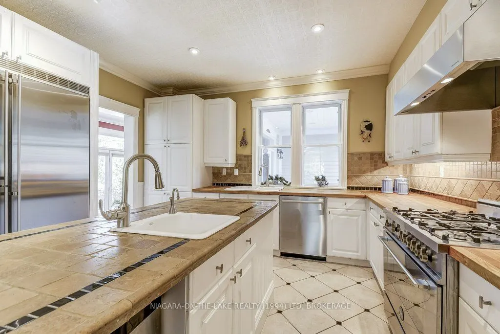 15906 NIAGARA RIVER Parkway