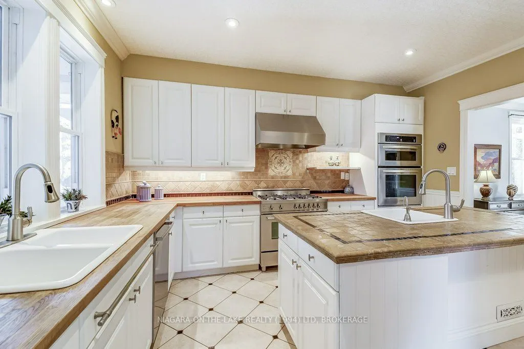 15906 NIAGARA RIVER Parkway