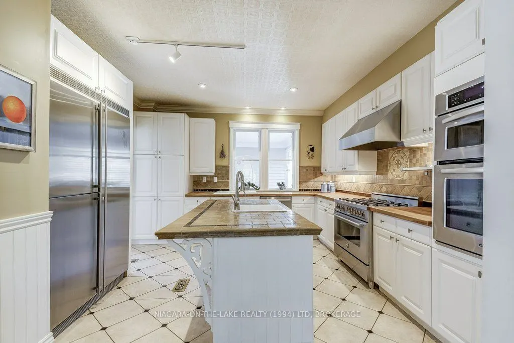 15906 NIAGARA RIVER Parkway