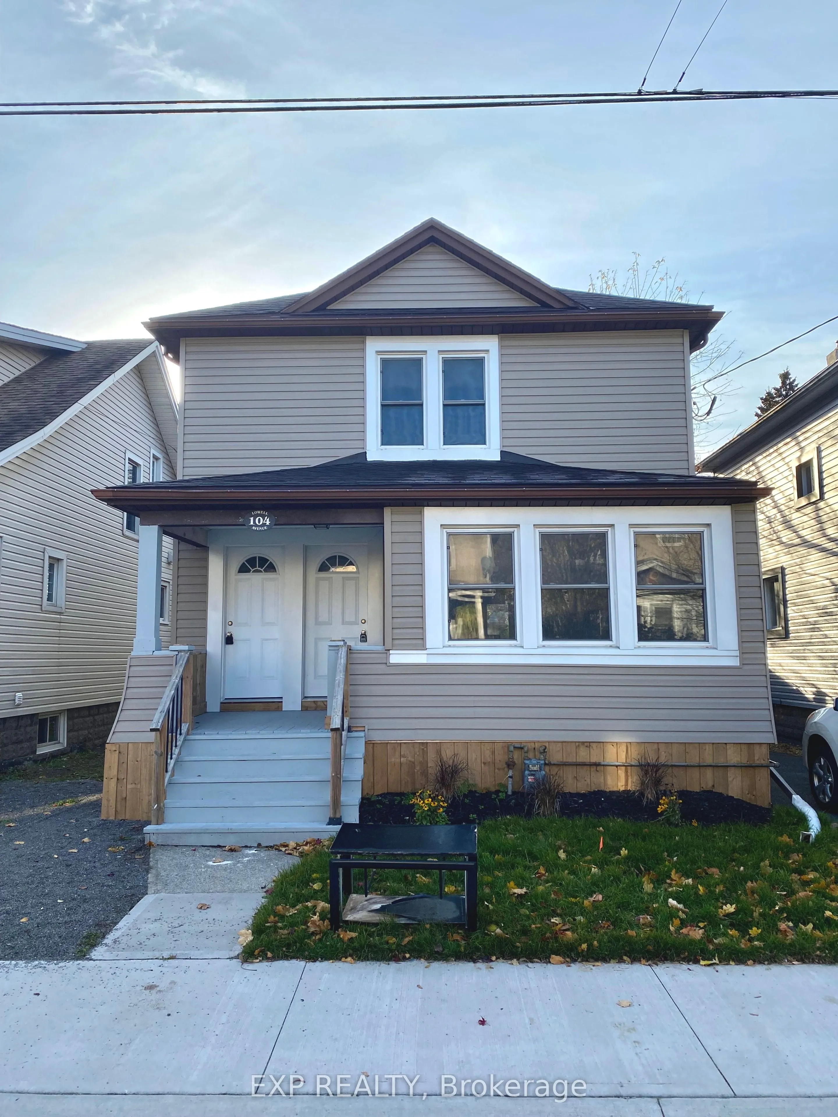 104 Lowell Avenue, #MAIN FLOOR UNIT
