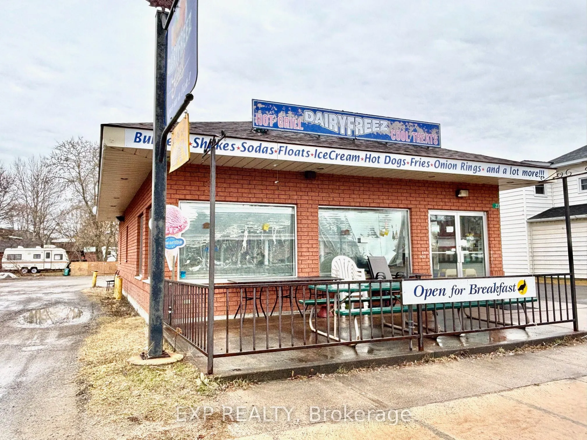 23 Bay Street N