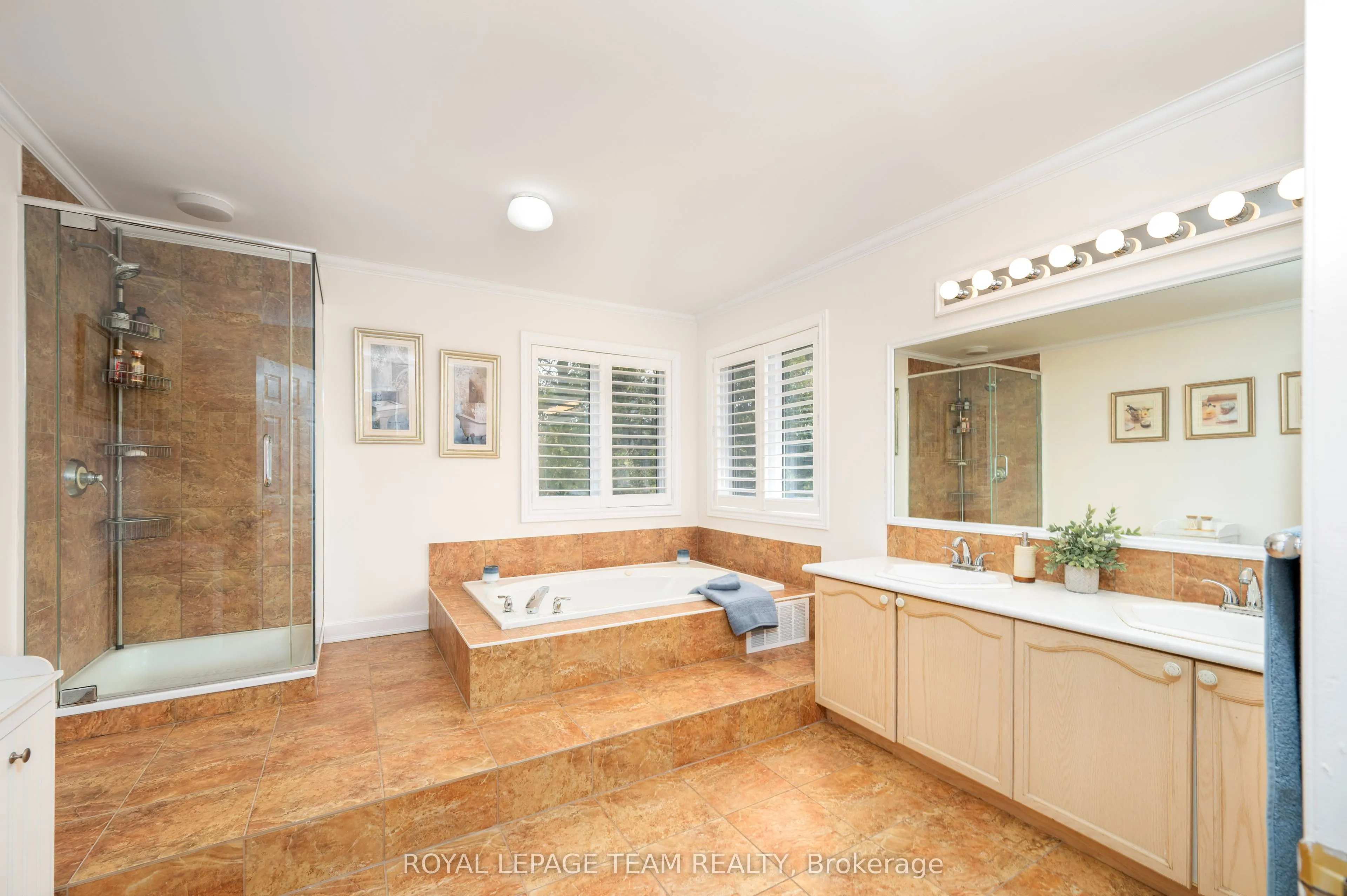 5530 Pettapiece Crescent