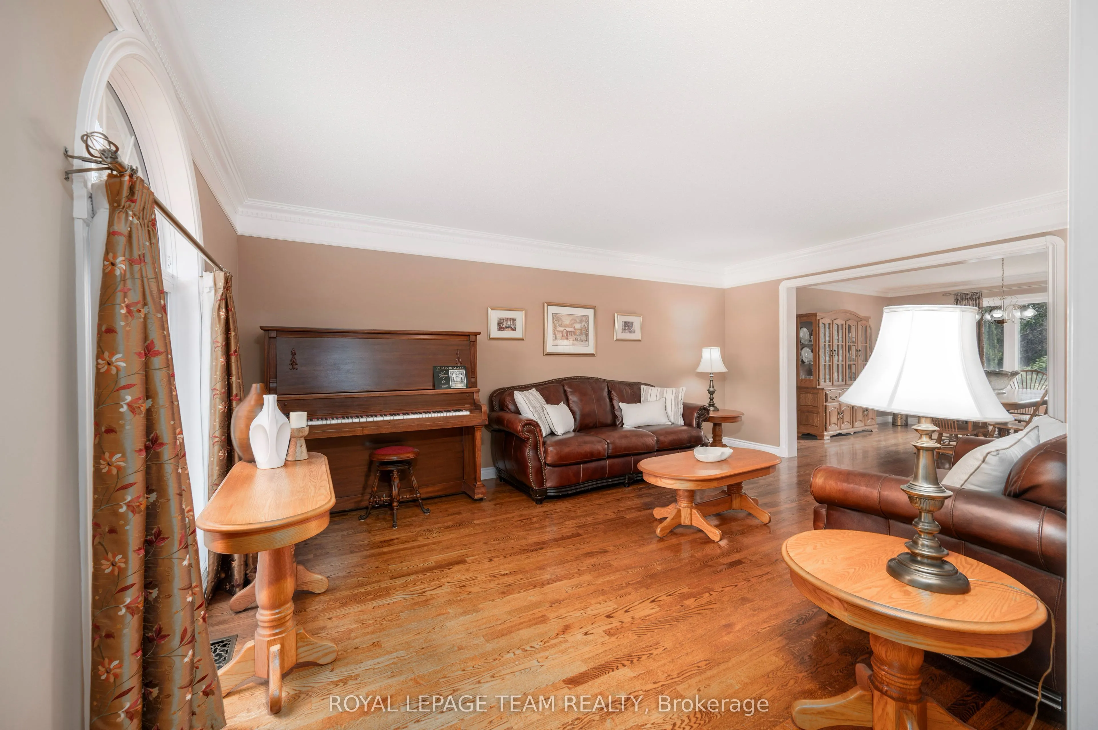 5530 Pettapiece Crescent