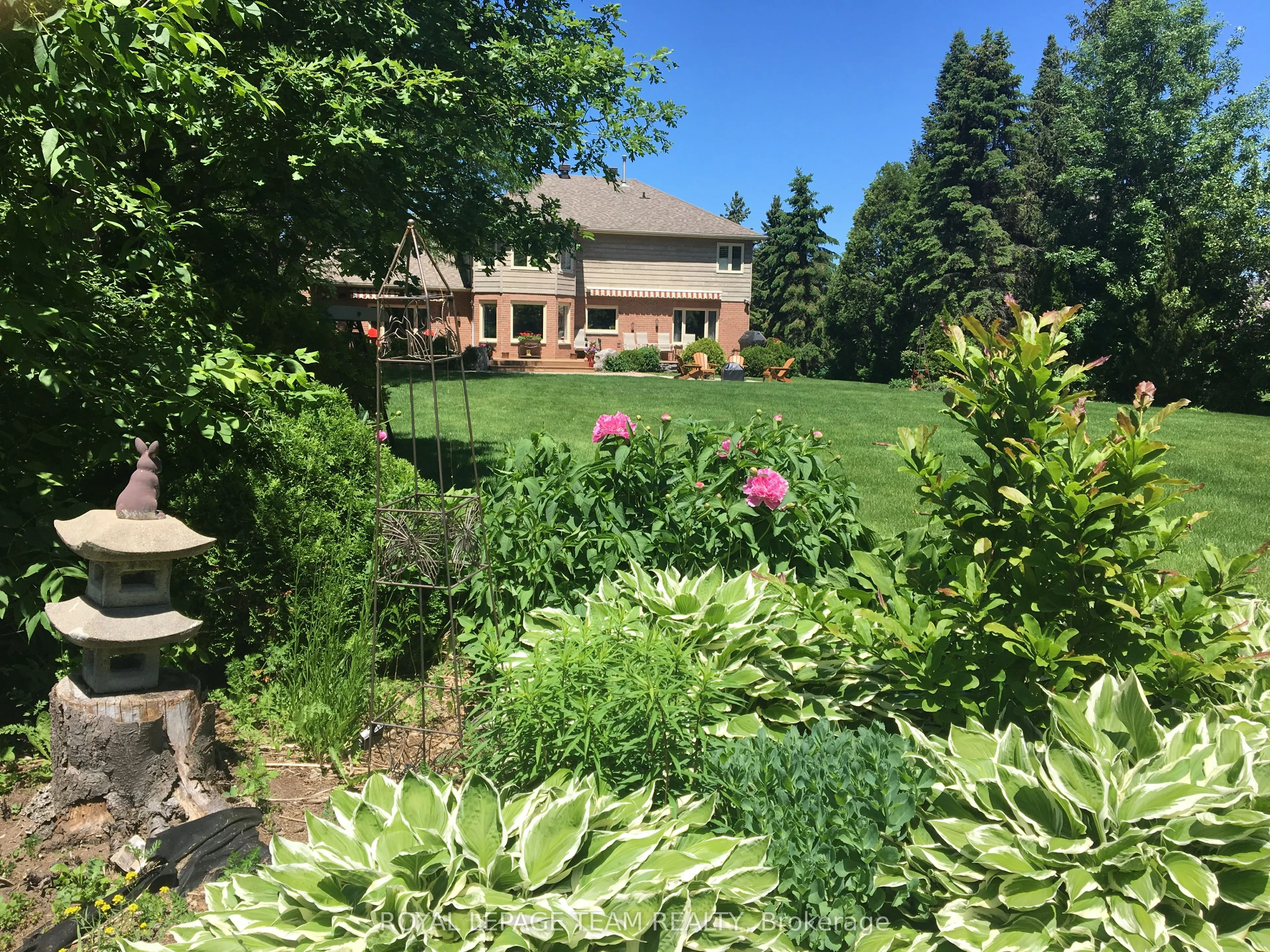 5530 Pettapiece Crescent