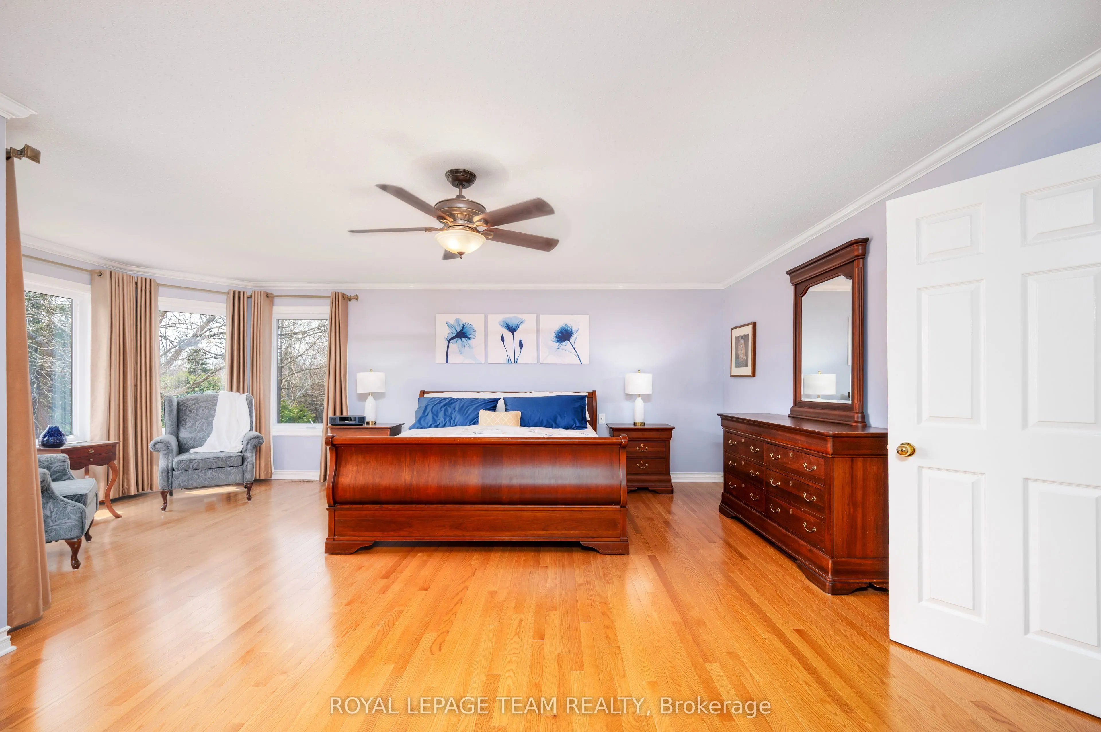5530 Pettapiece Crescent