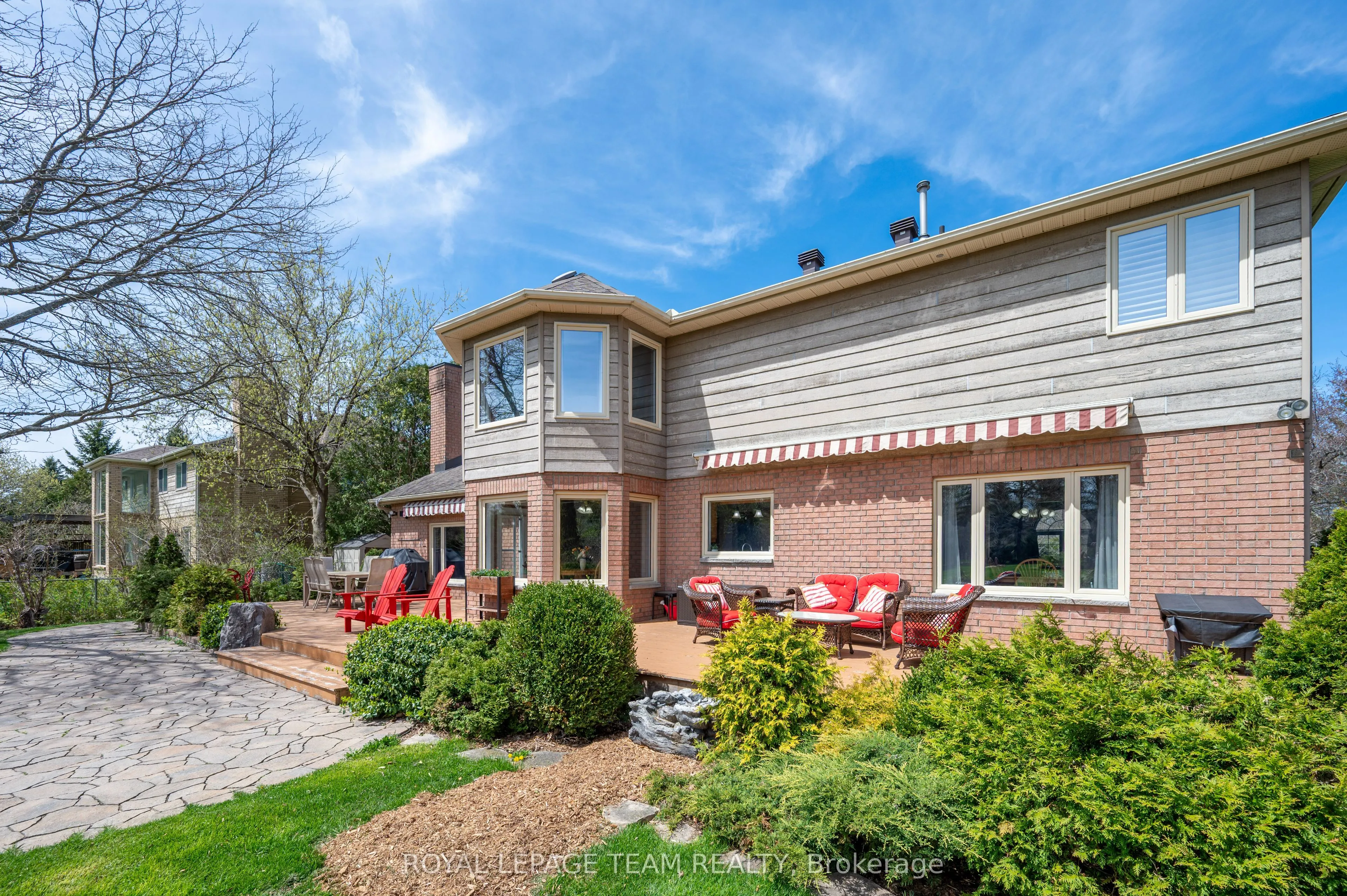5530 Pettapiece Crescent