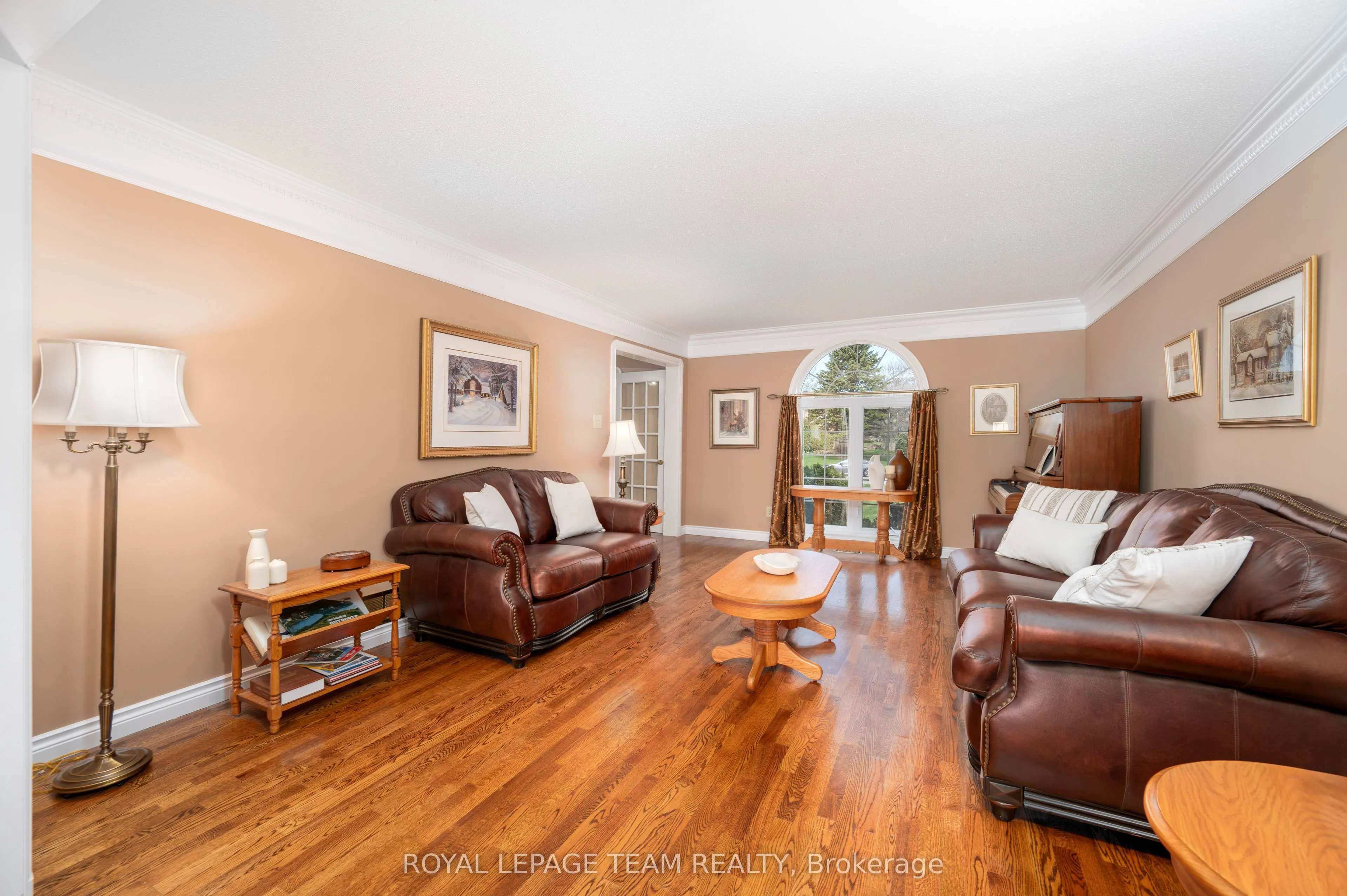 5530 Pettapiece Crescent