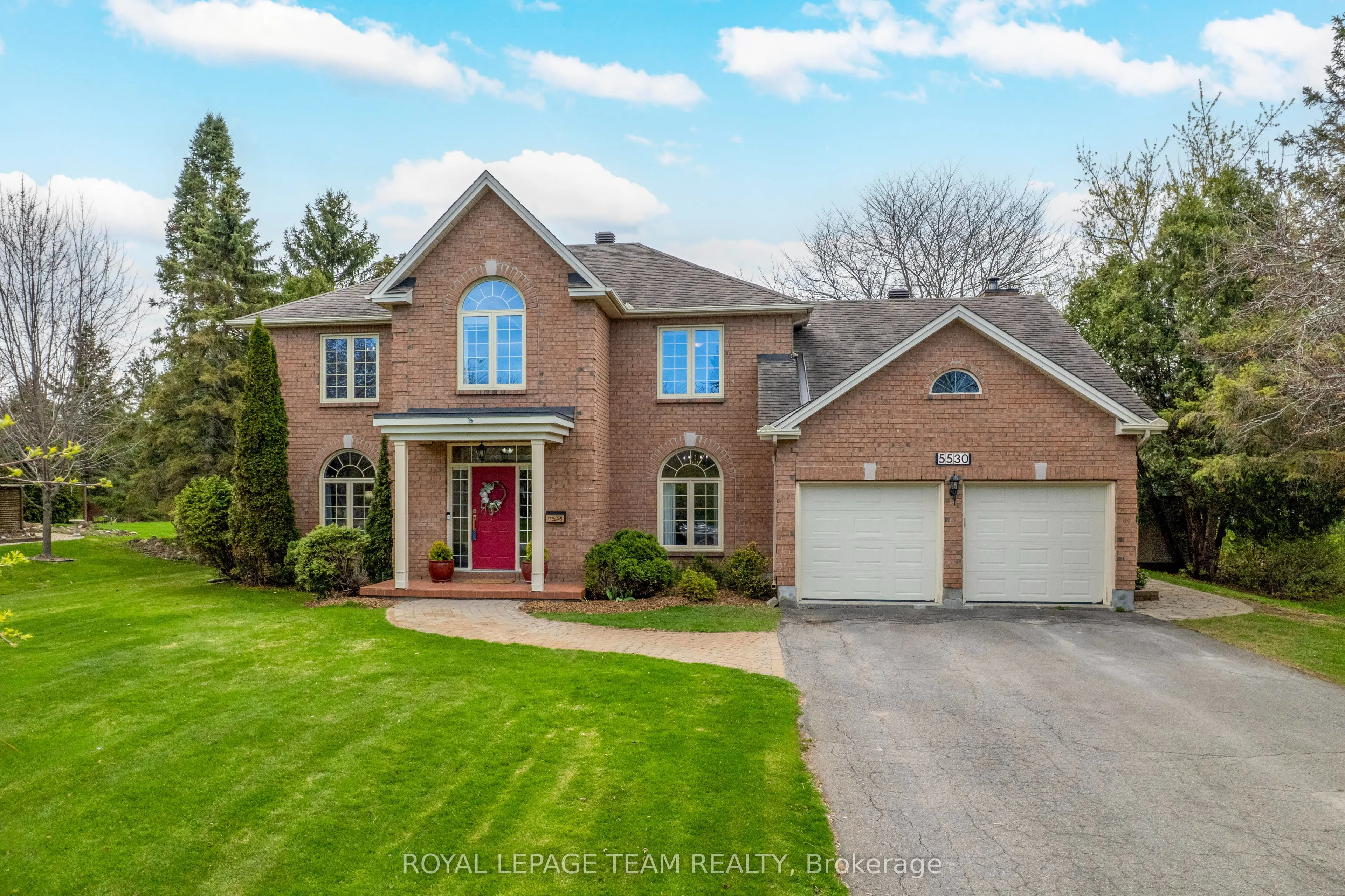 5530 Pettapiece Crescent