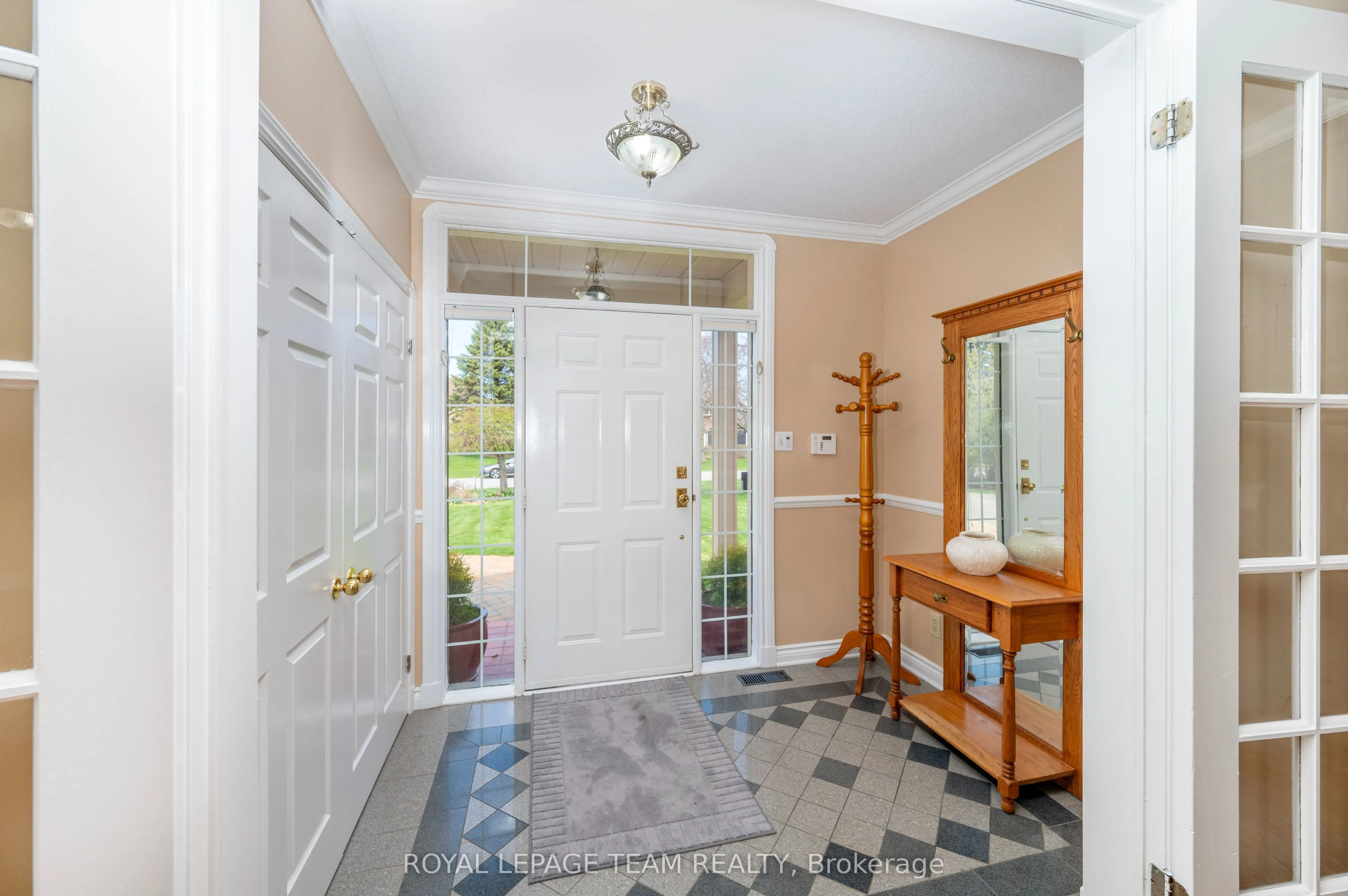5530 Pettapiece Crescent