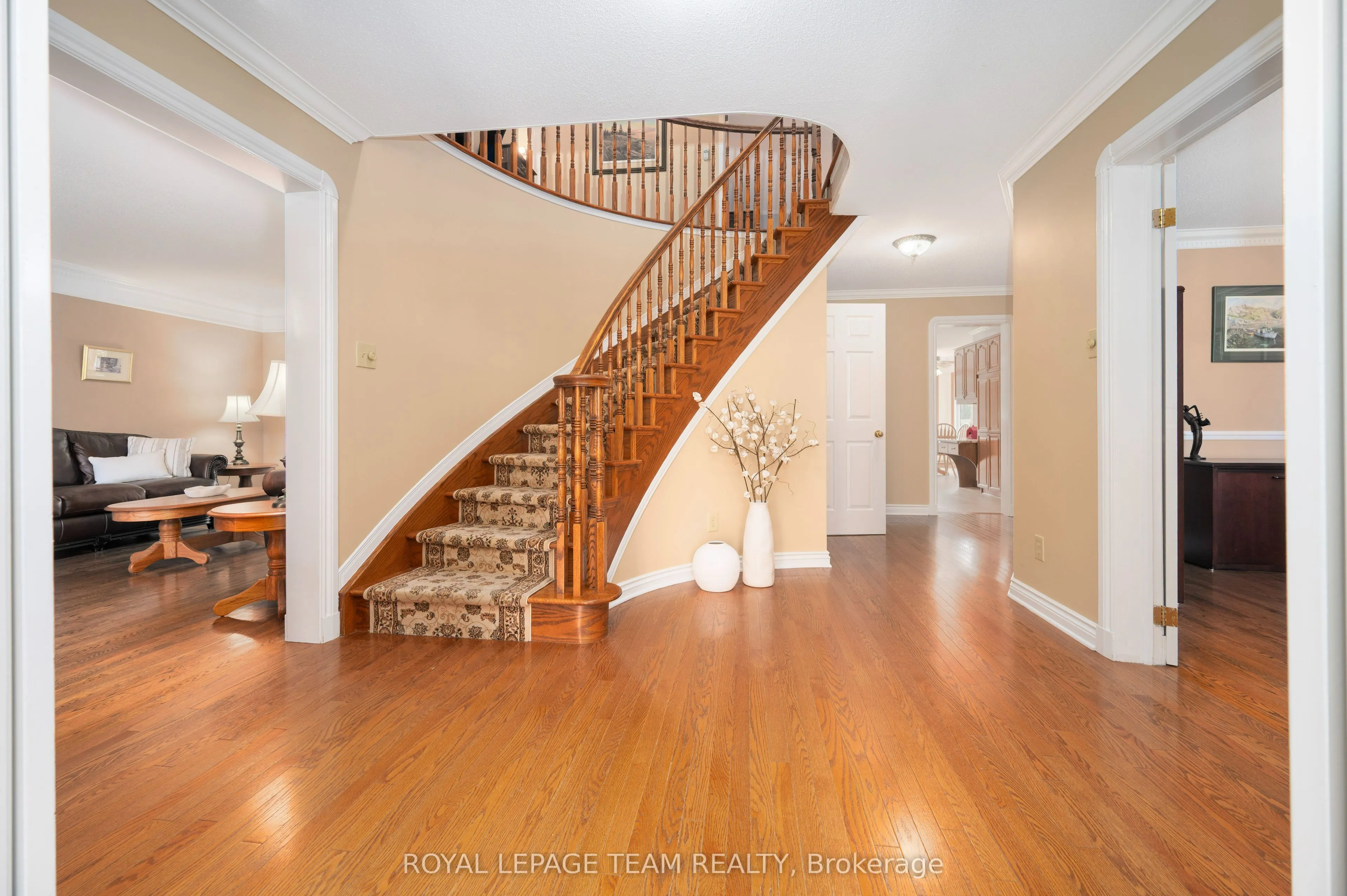 5530 Pettapiece Crescent