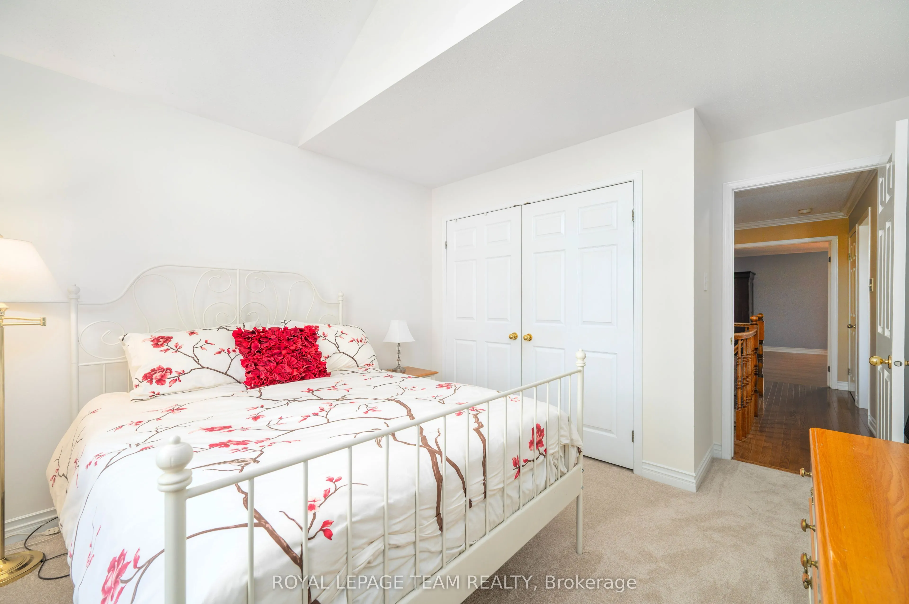 5530 Pettapiece Crescent