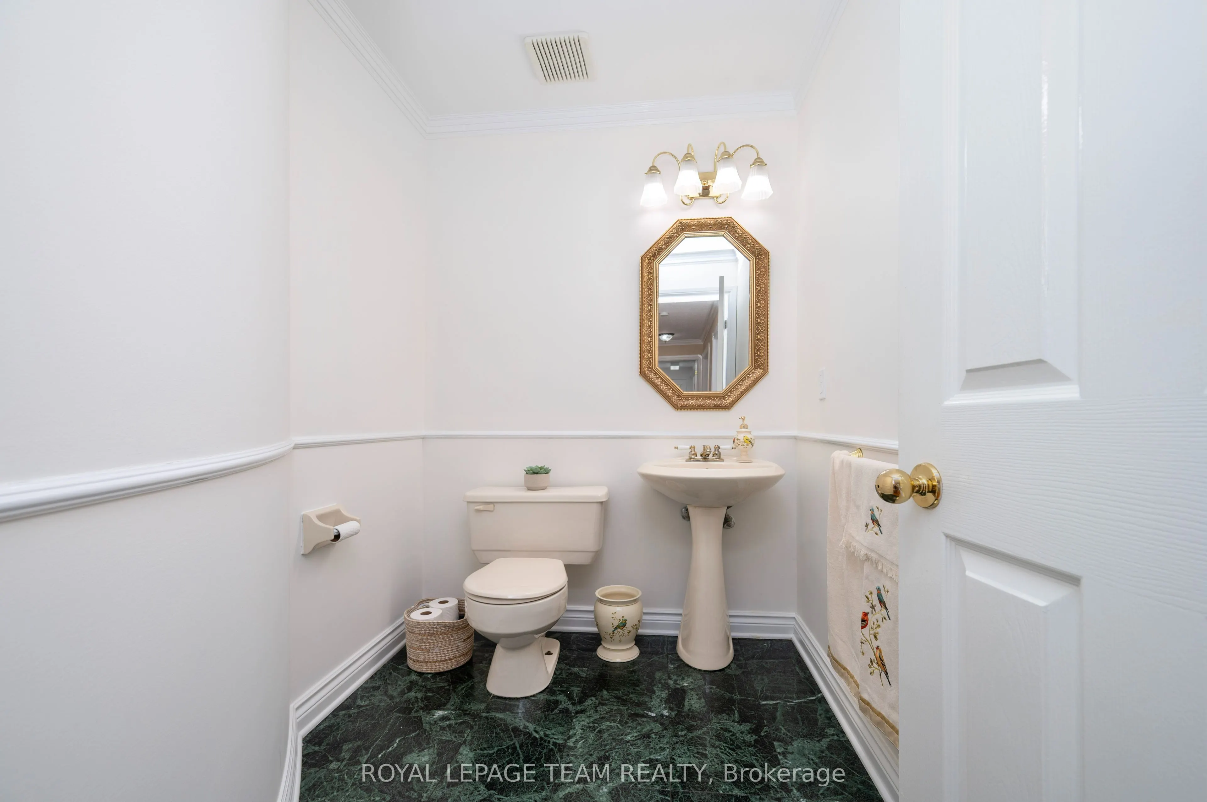 5530 Pettapiece Crescent