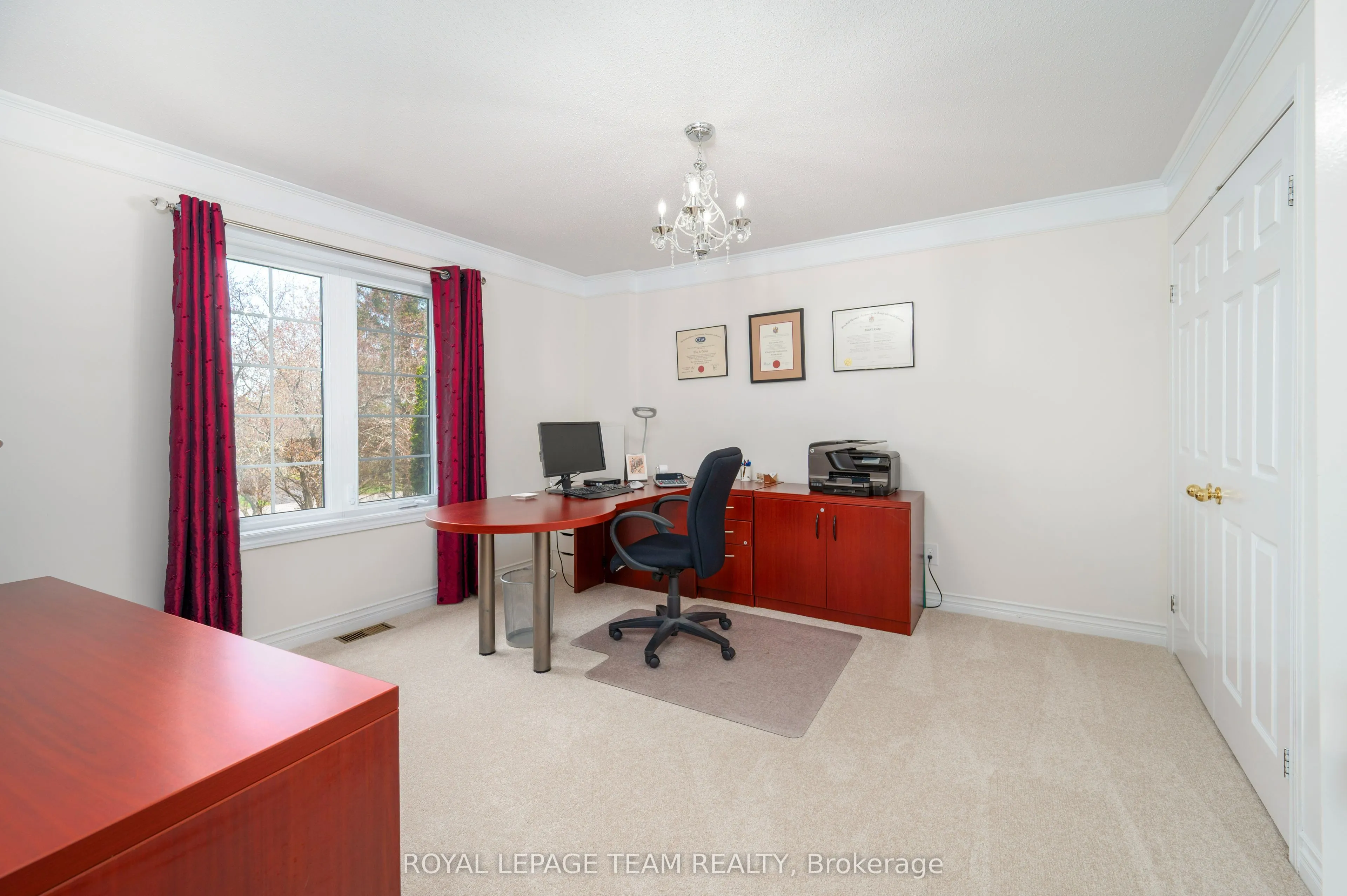 5530 Pettapiece Crescent