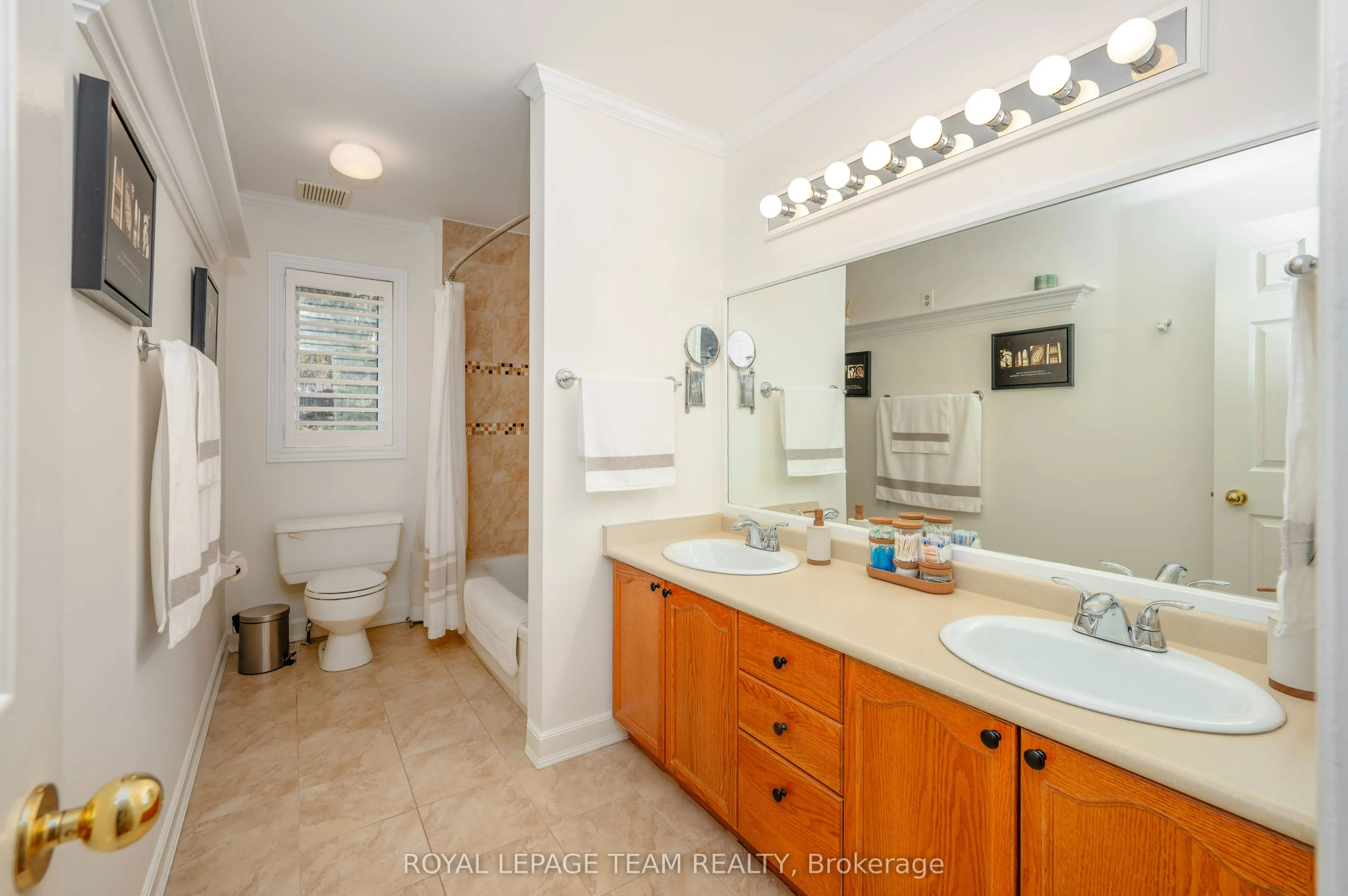 5530 Pettapiece Crescent