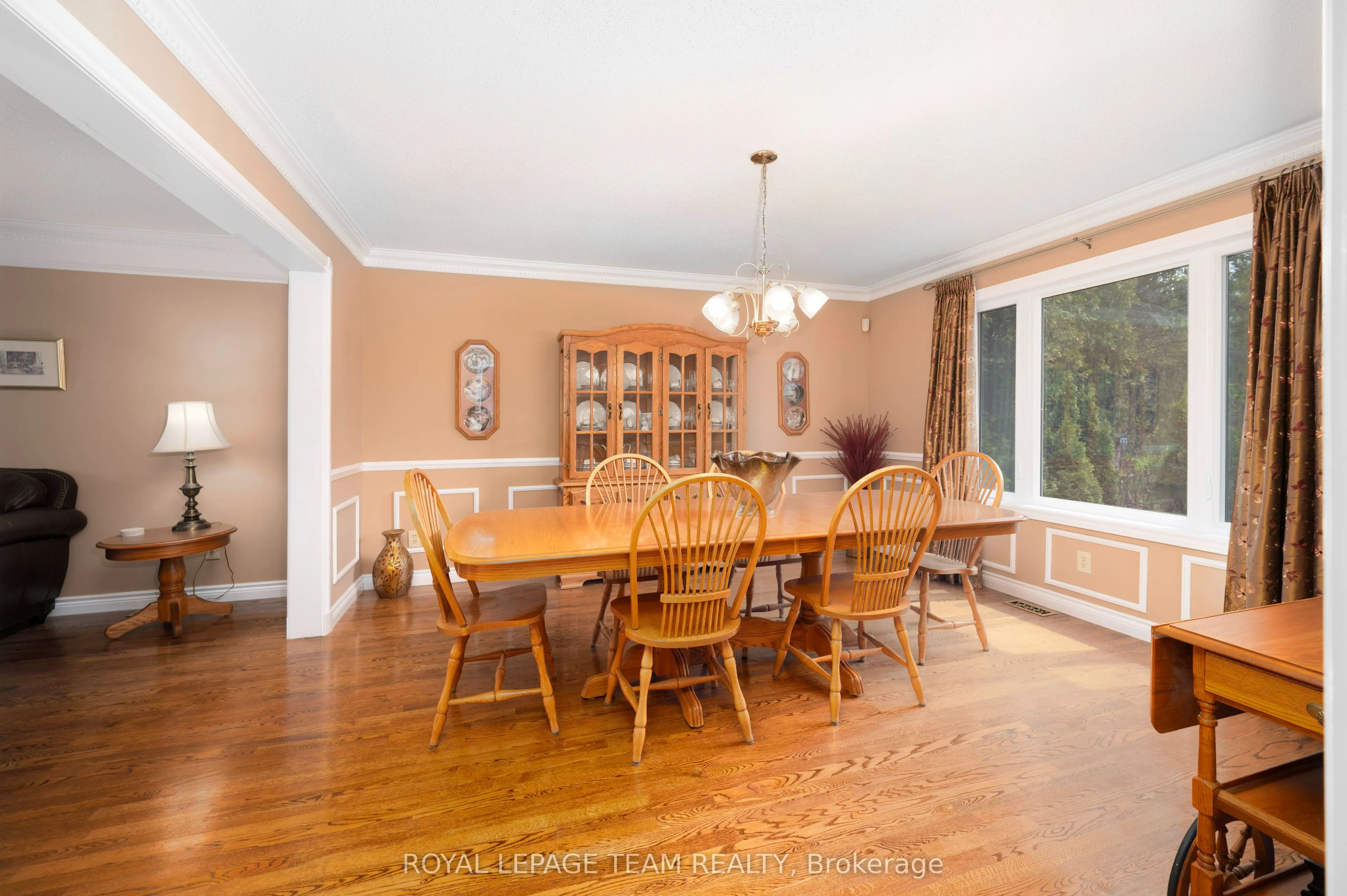 5530 Pettapiece Crescent