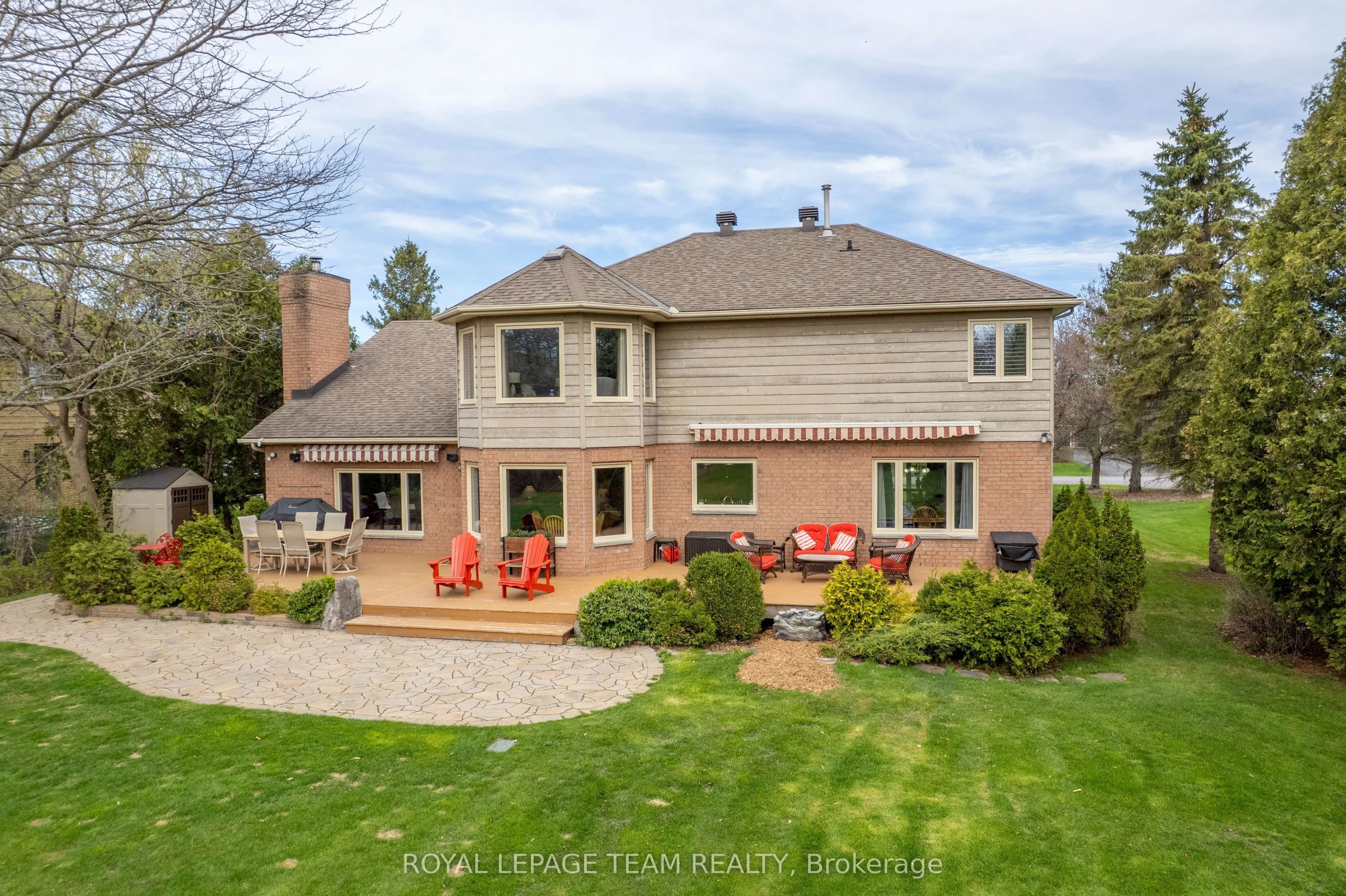 5530 Pettapiece Crescent