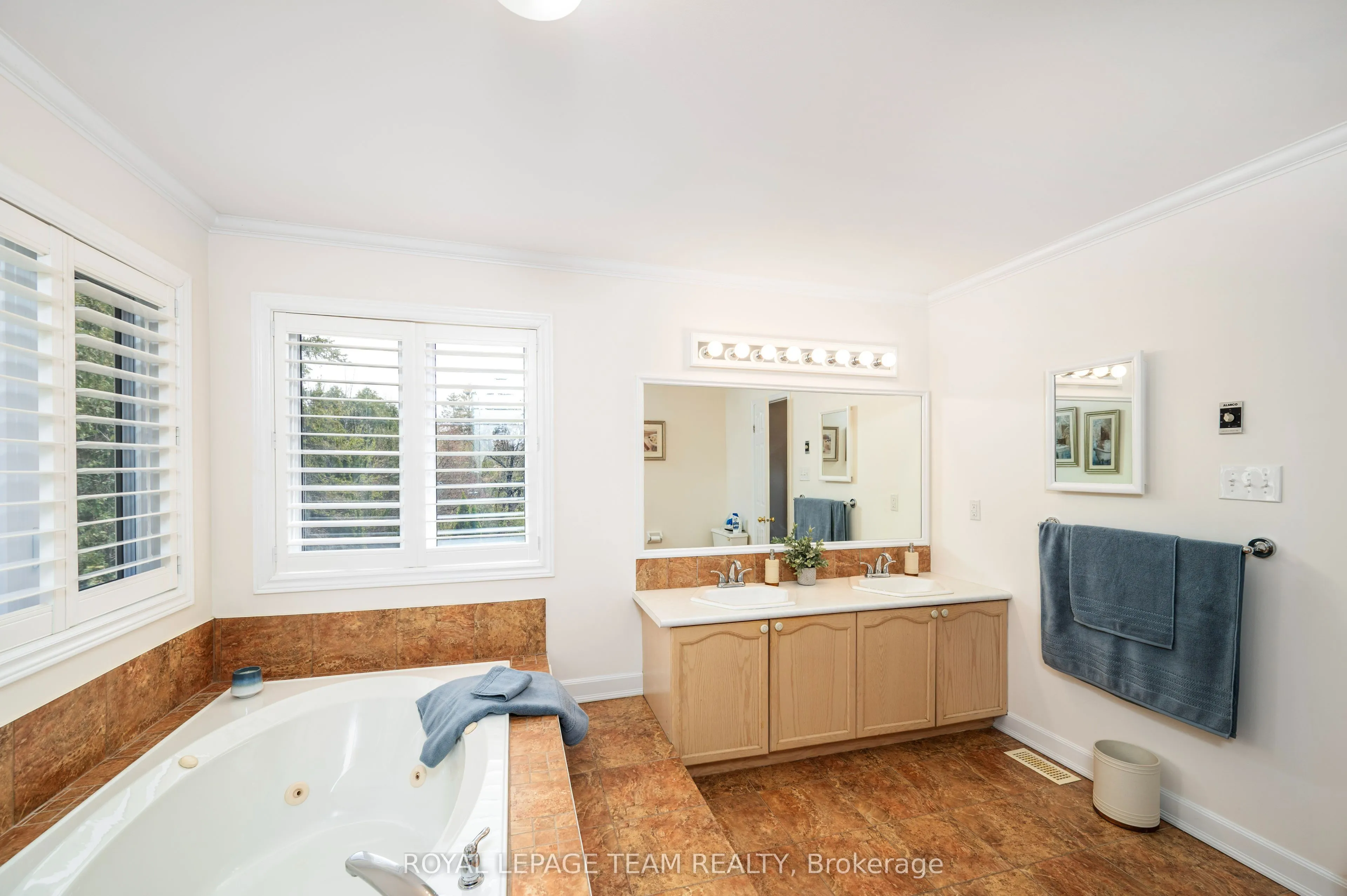 5530 Pettapiece Crescent