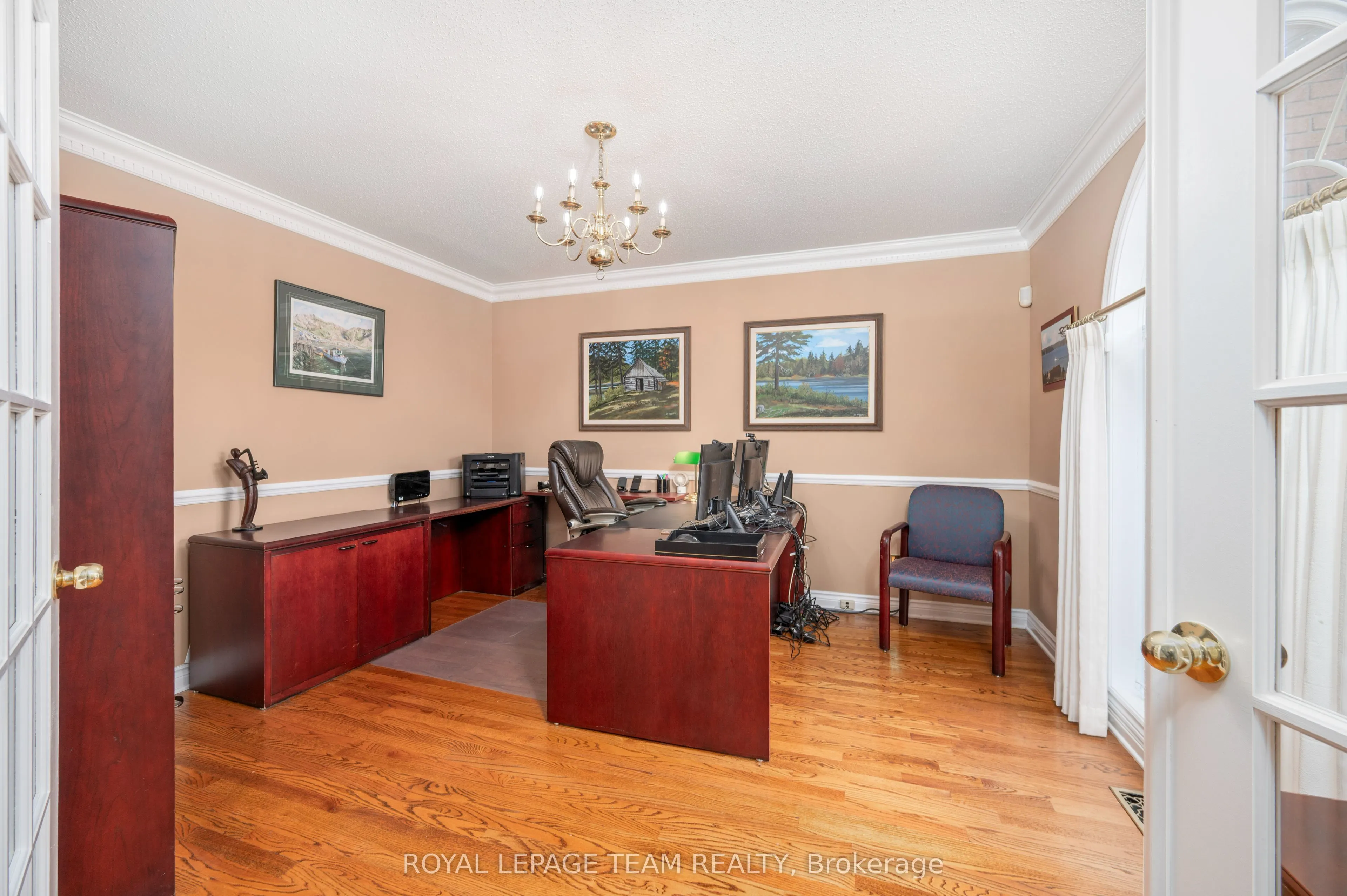 5530 Pettapiece Crescent
