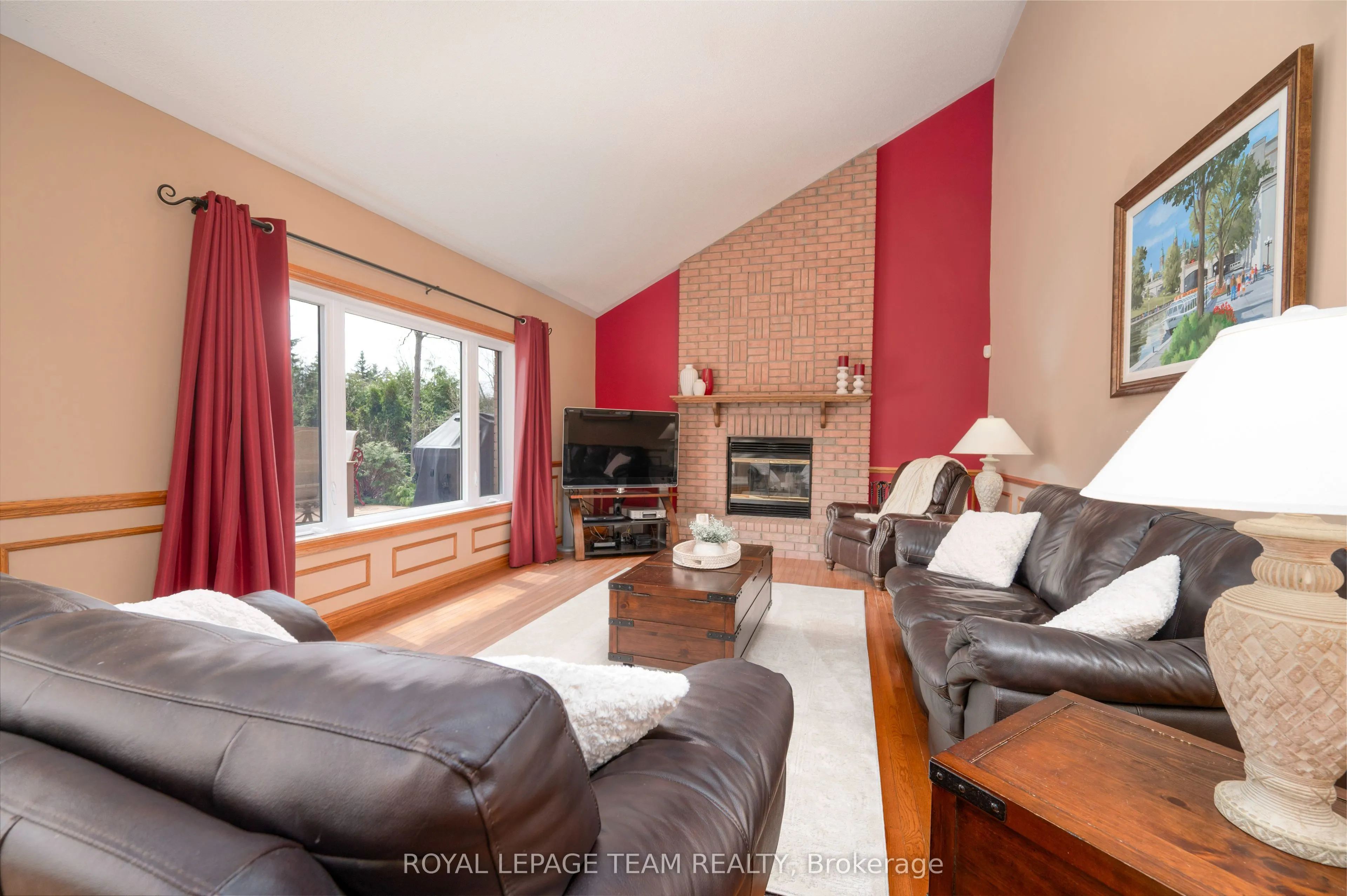 5530 Pettapiece Crescent
