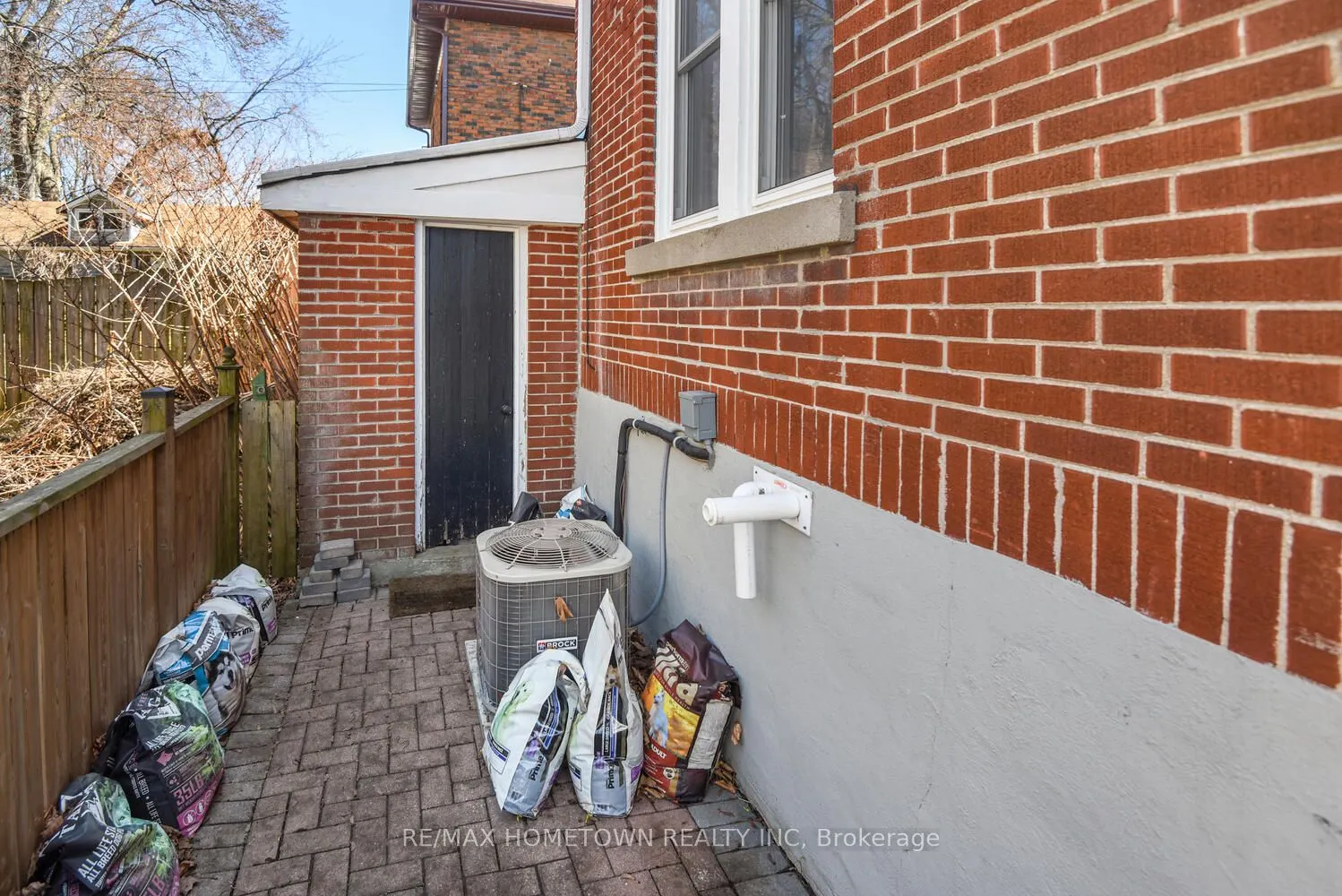 214 James Street E