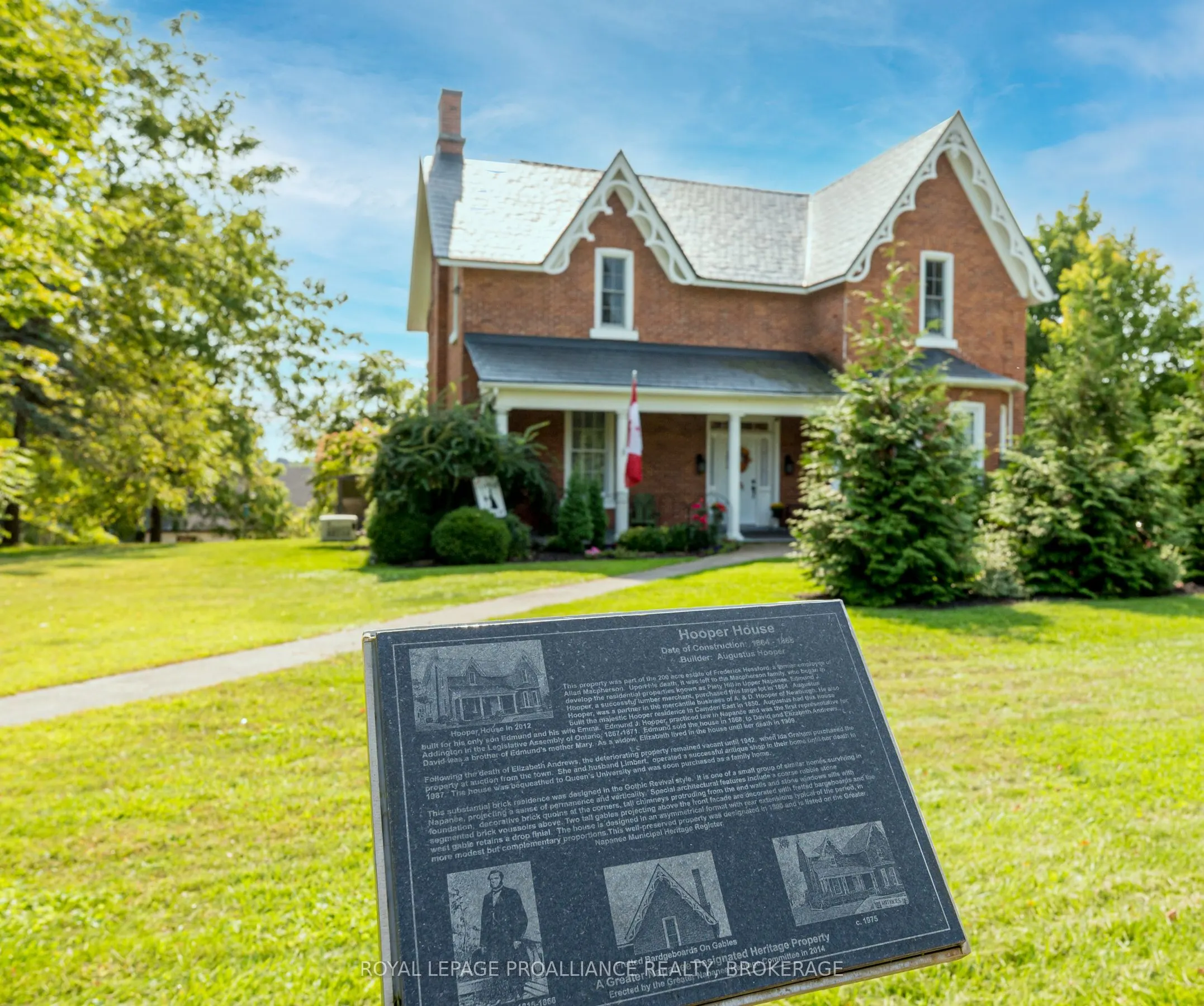 232 Dundas Street W