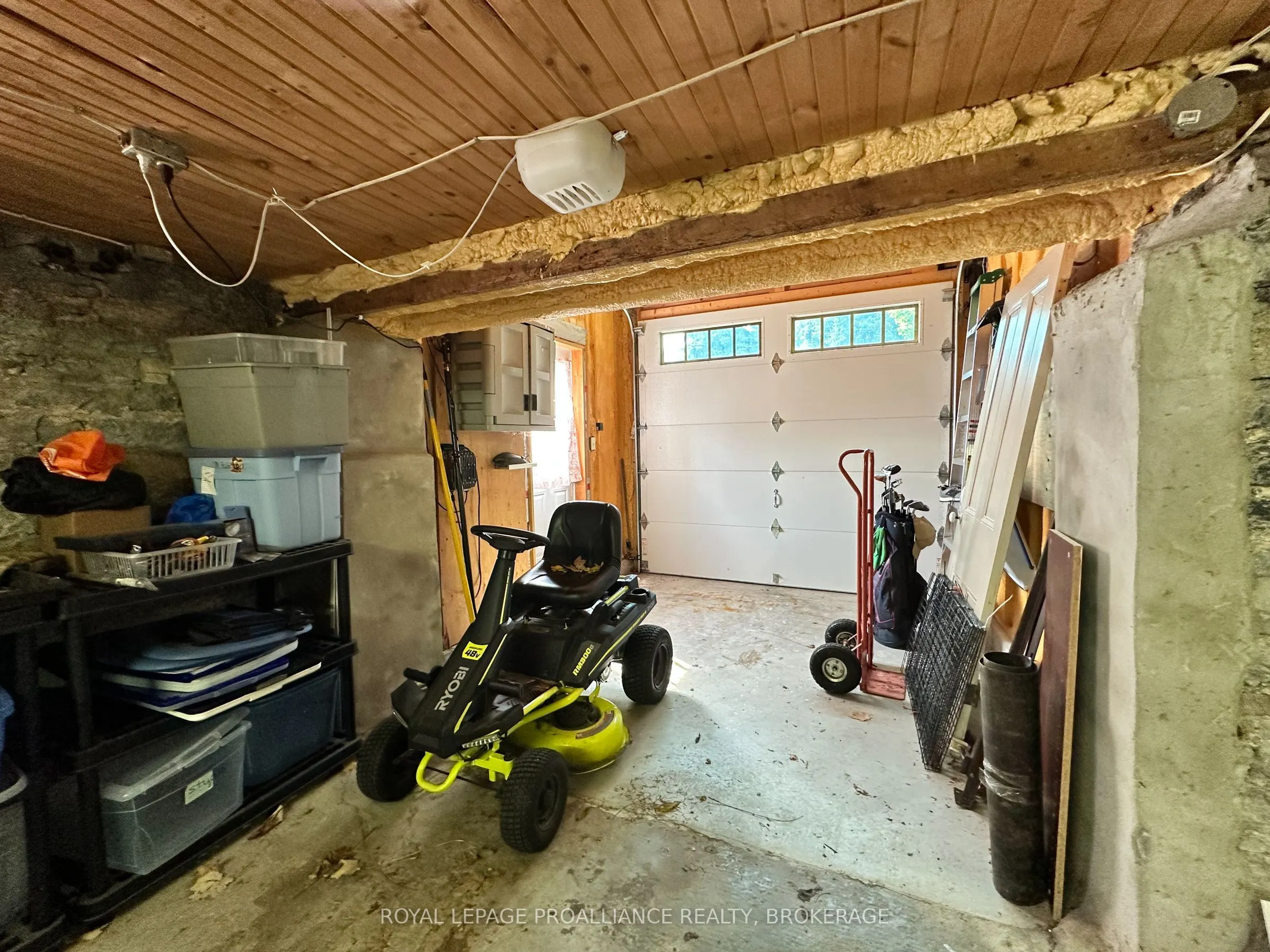 232 Dundas Street W