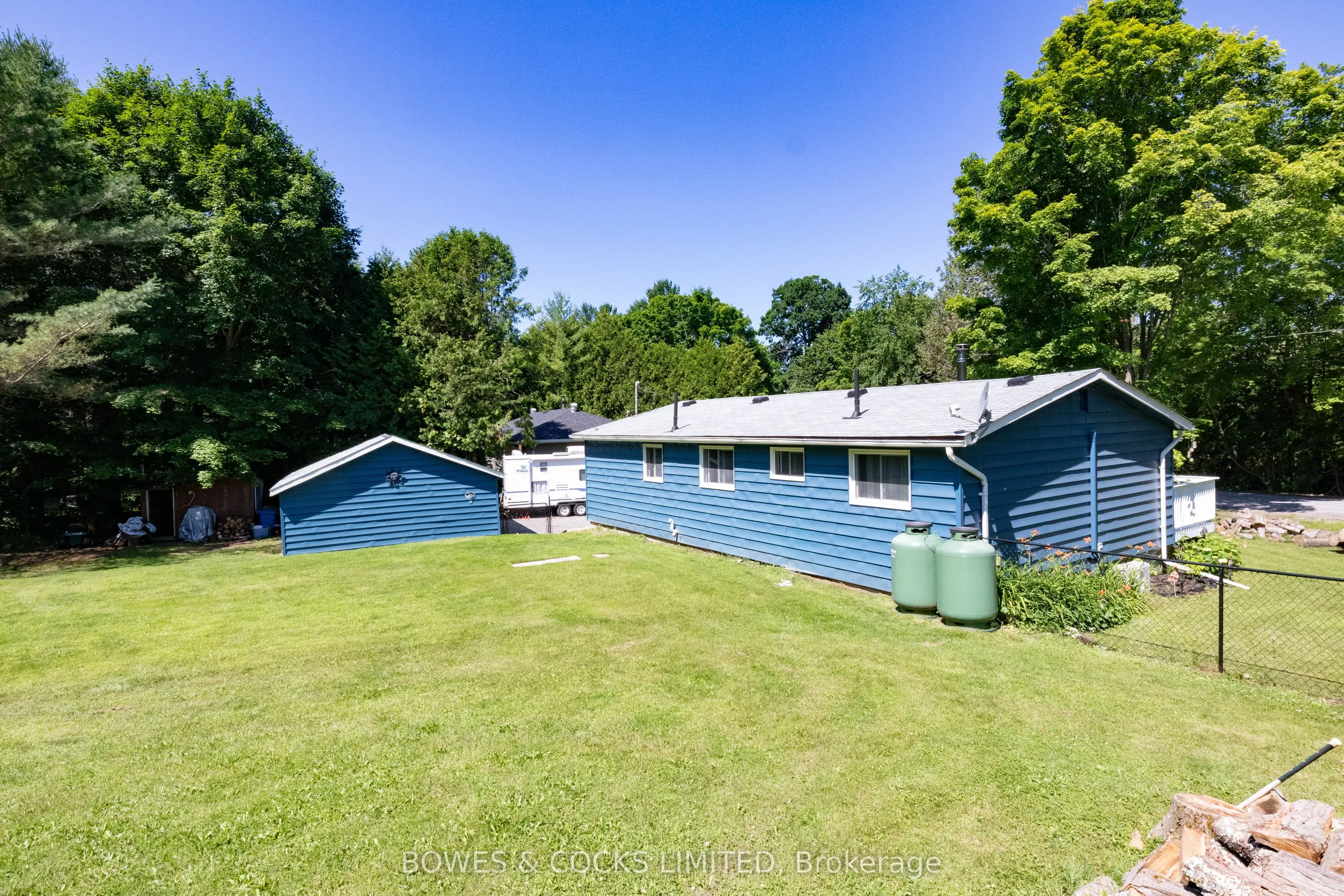 1545 Westview Crescent