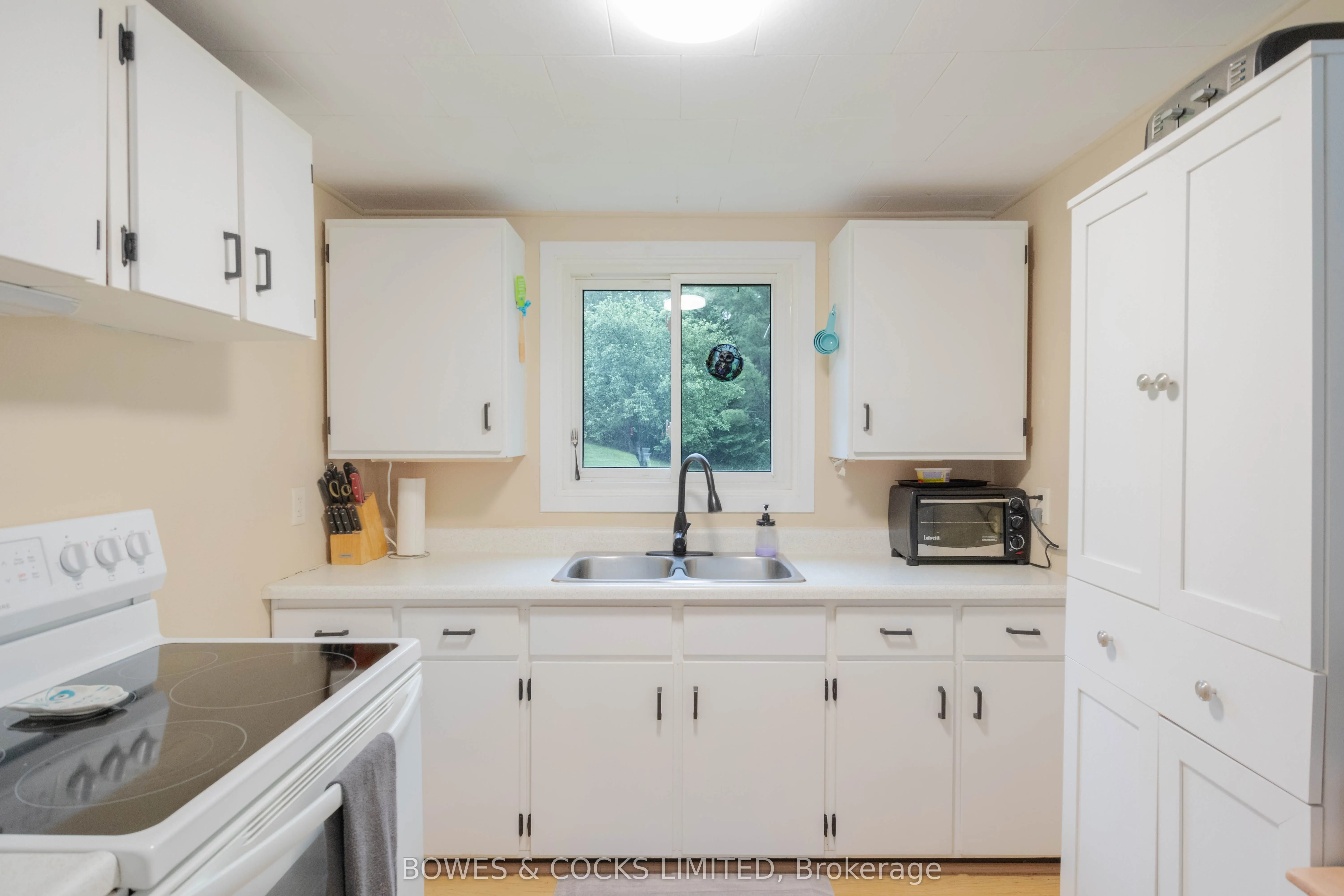 1545 Westview Crescent