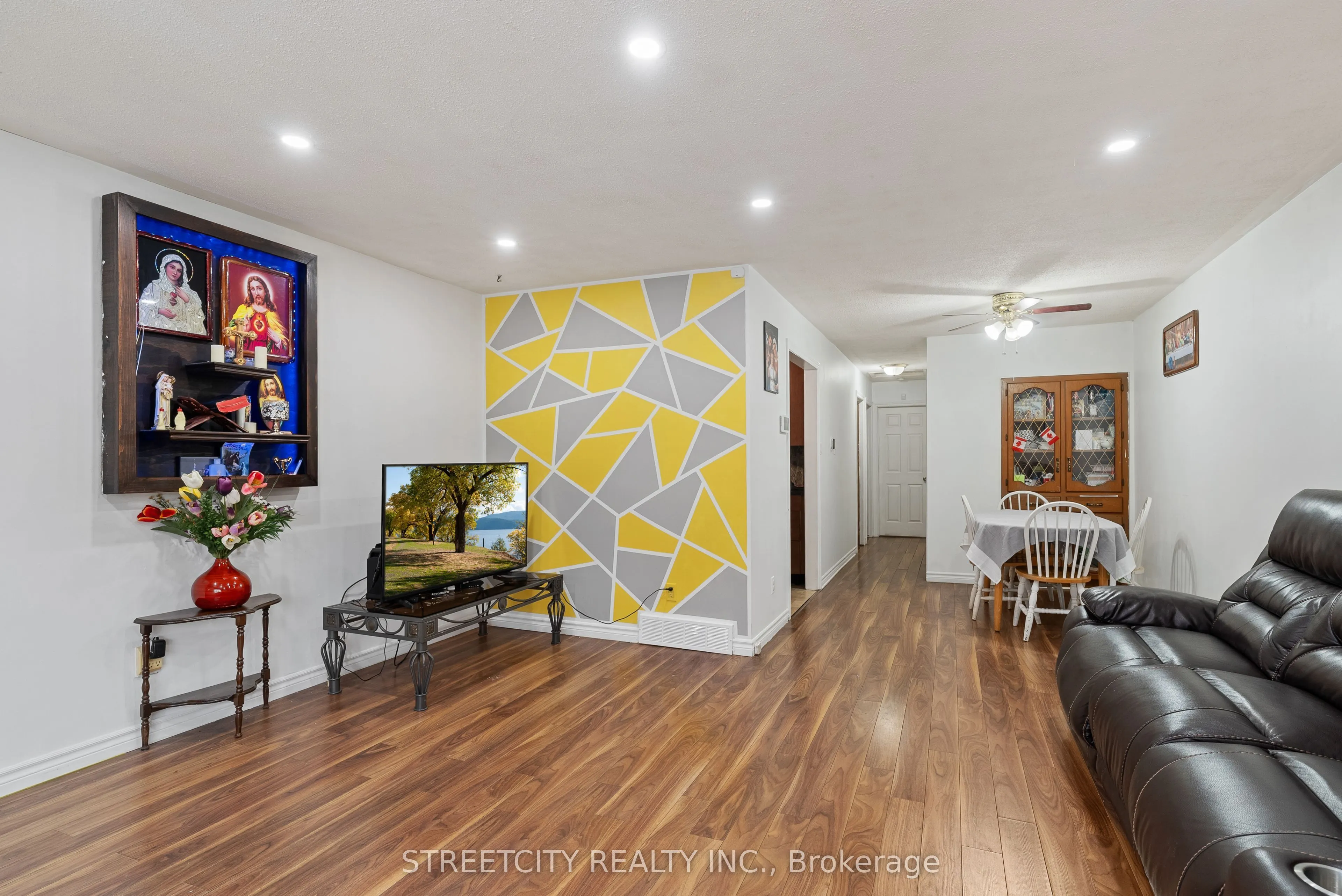 54 Brennan Drive N