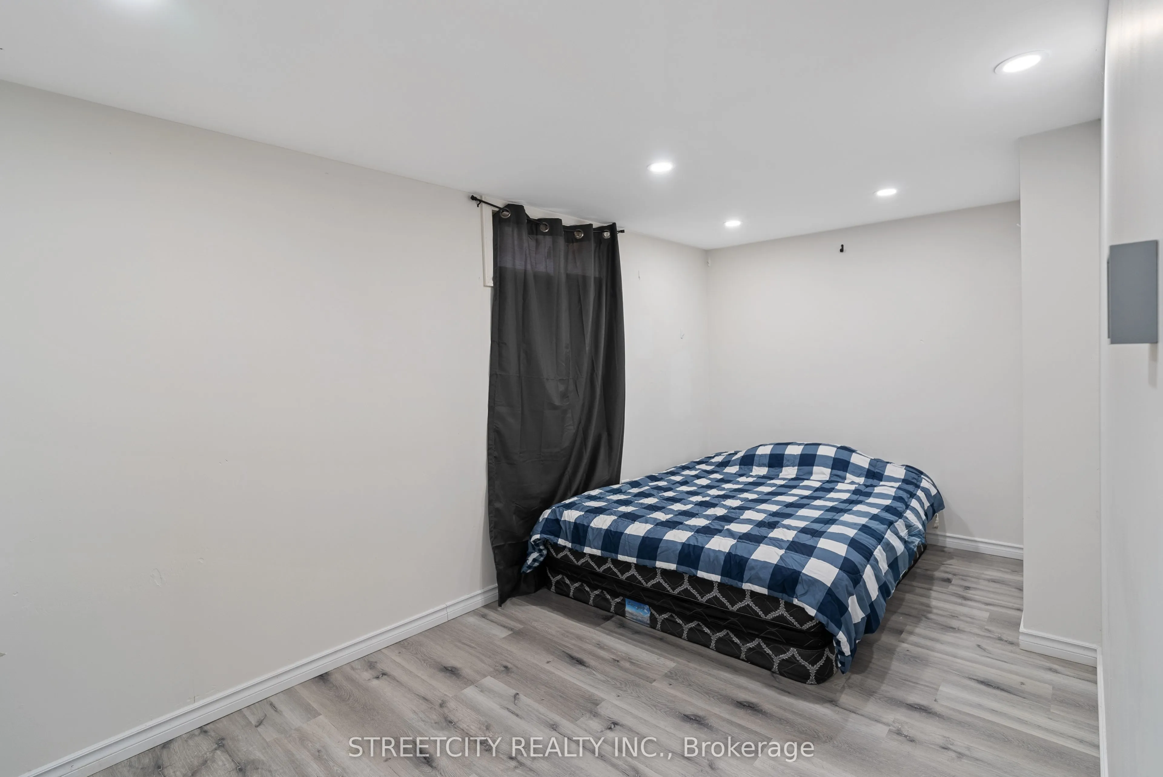 54 Brennan Drive N