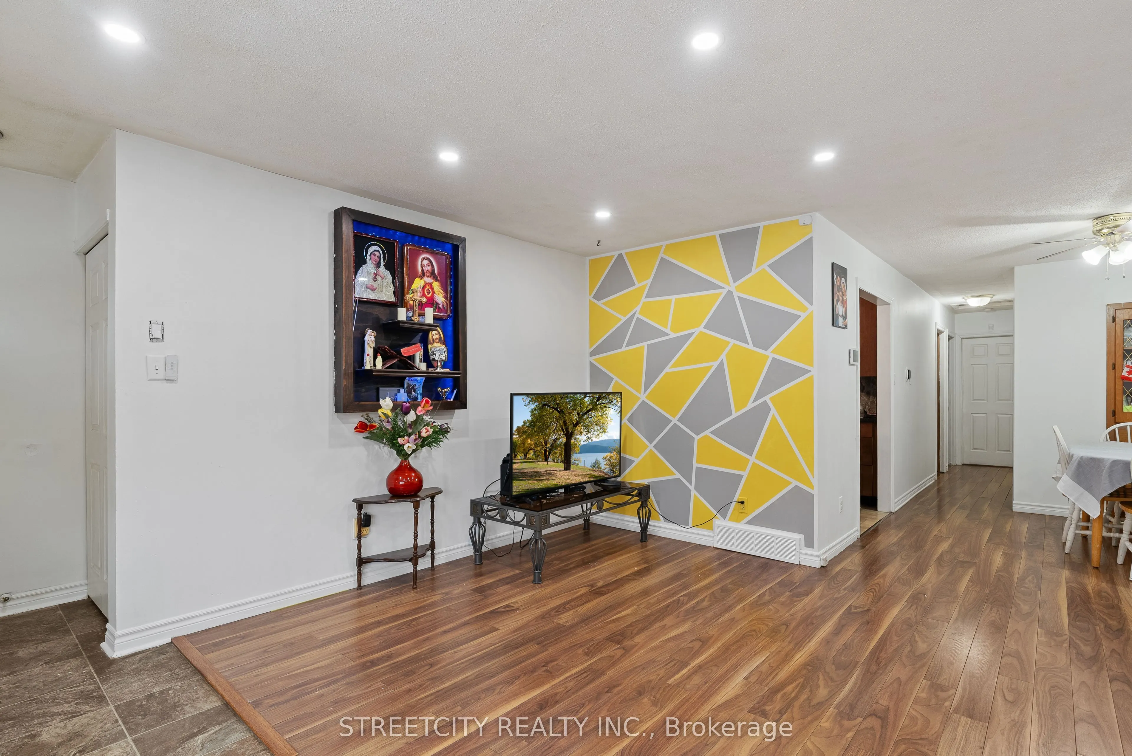 54 Brennan Drive N