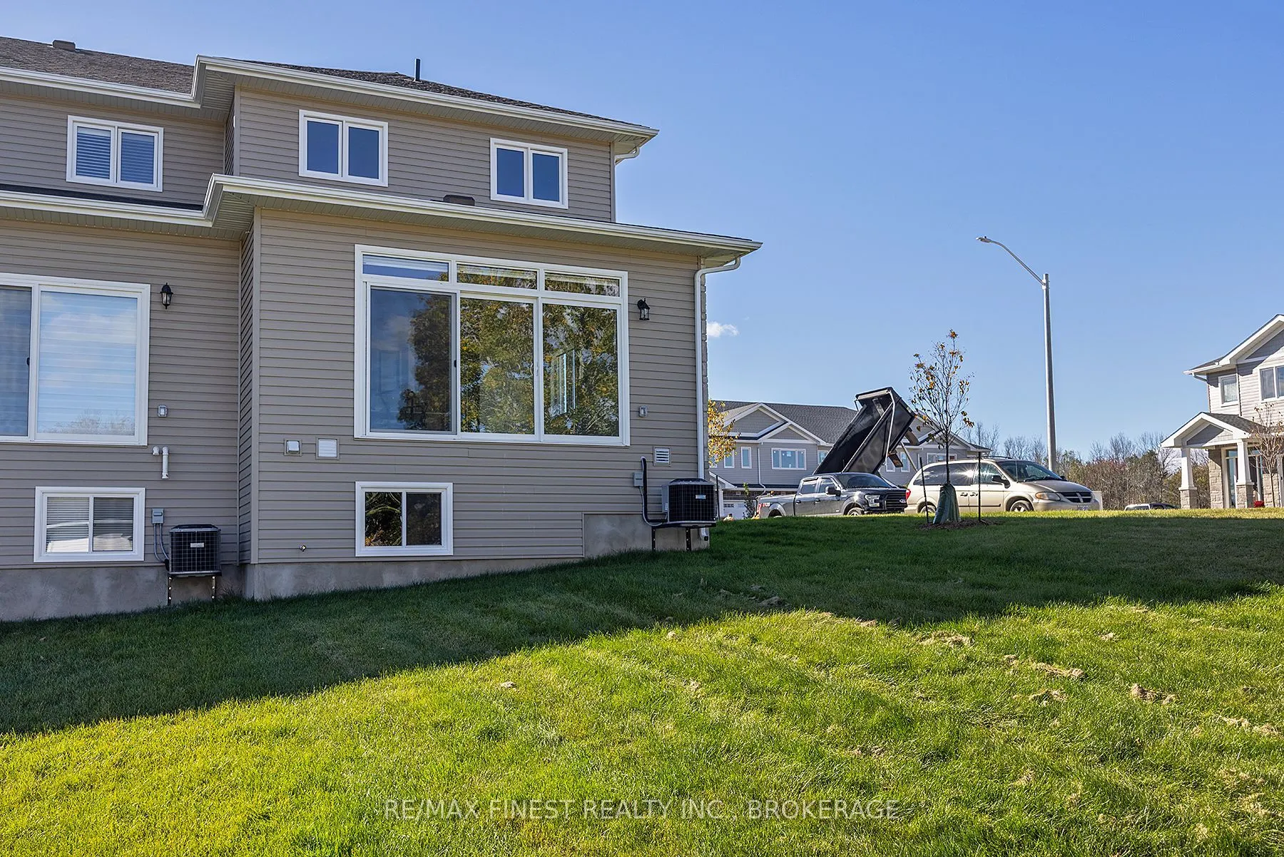 215 HERITAGE PARK Drive