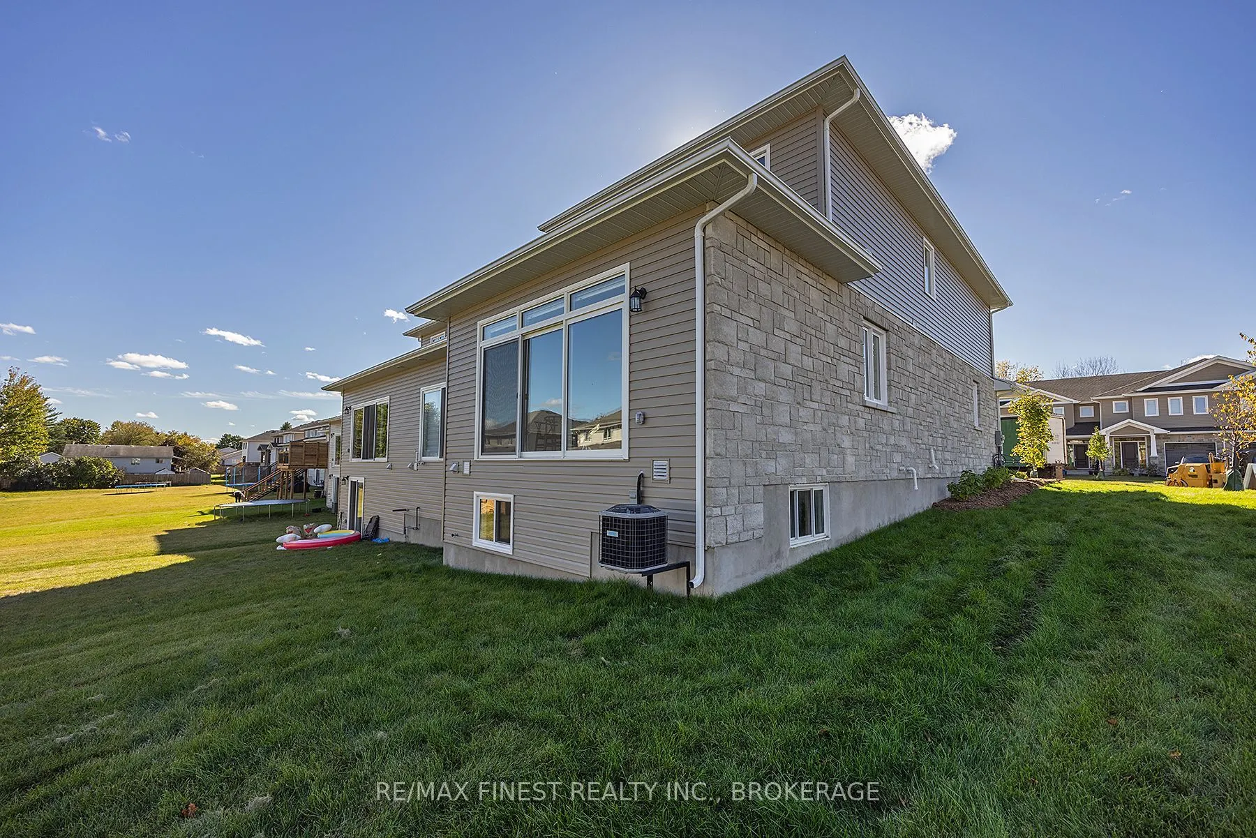 215 HERITAGE PARK Drive