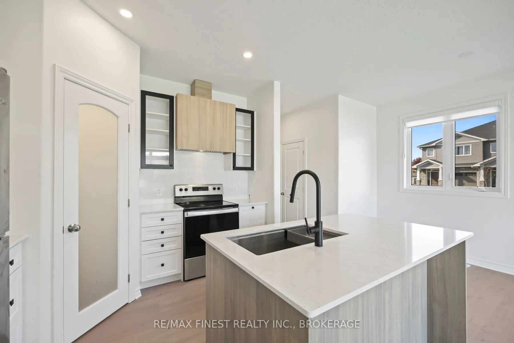215 HERITAGE PARK Drive