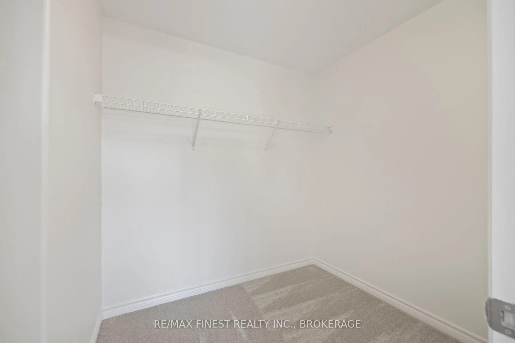 215 HERITAGE PARK Drive