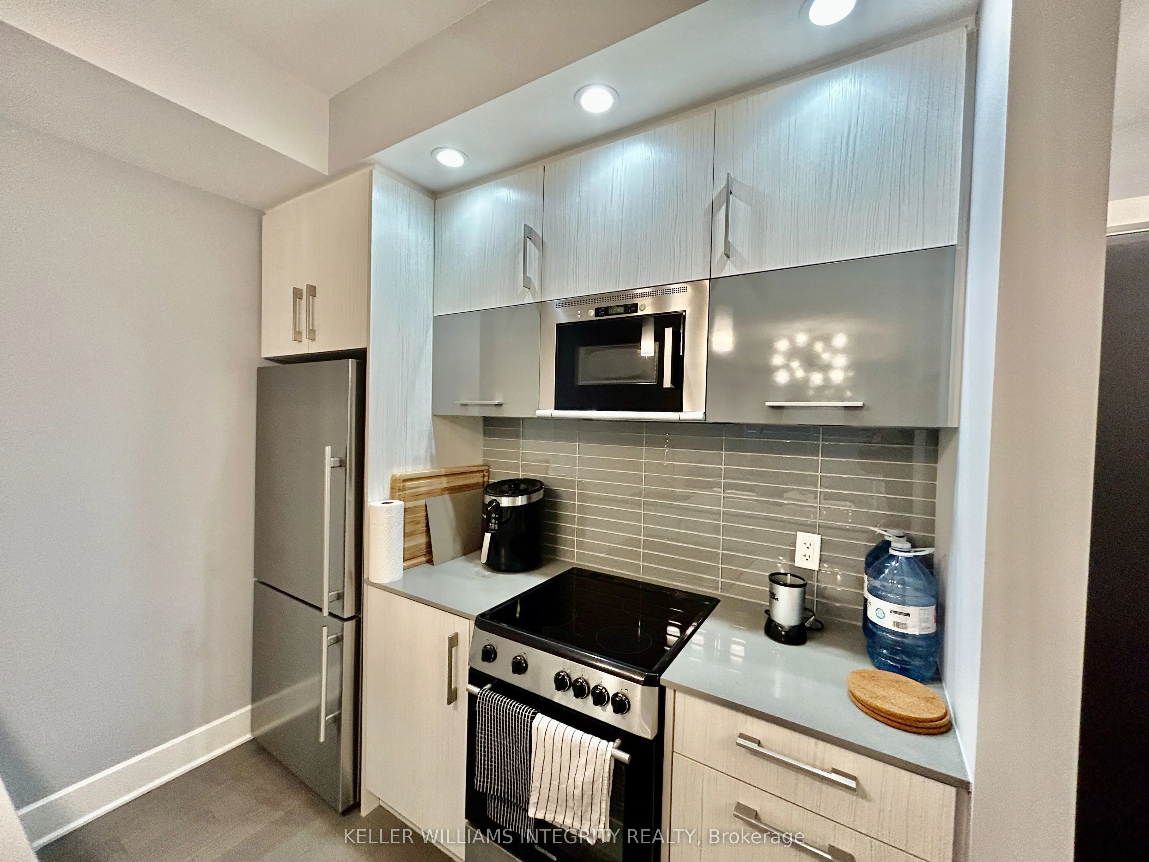 255 Bay Street #506