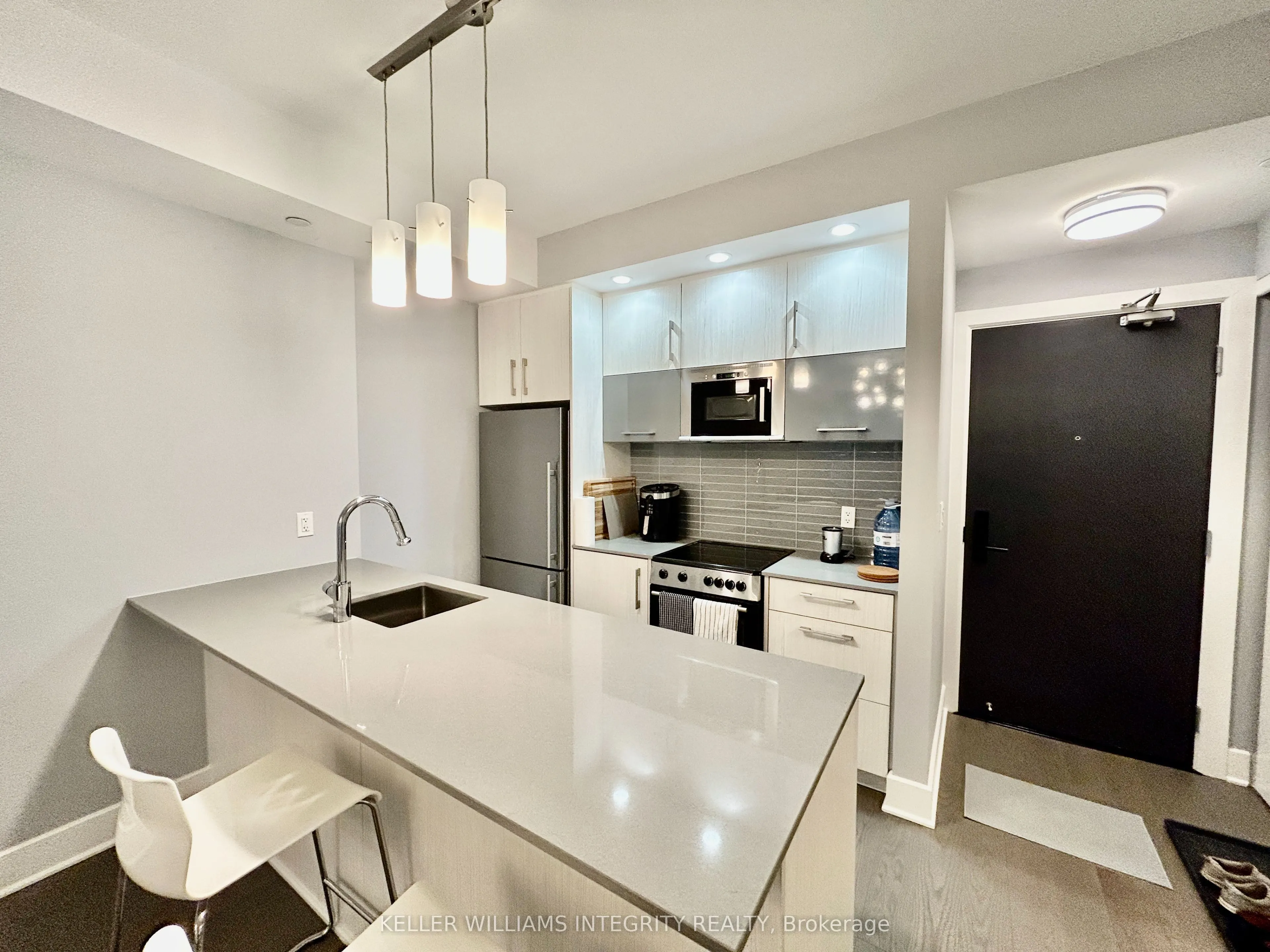 255 Bay Street #506