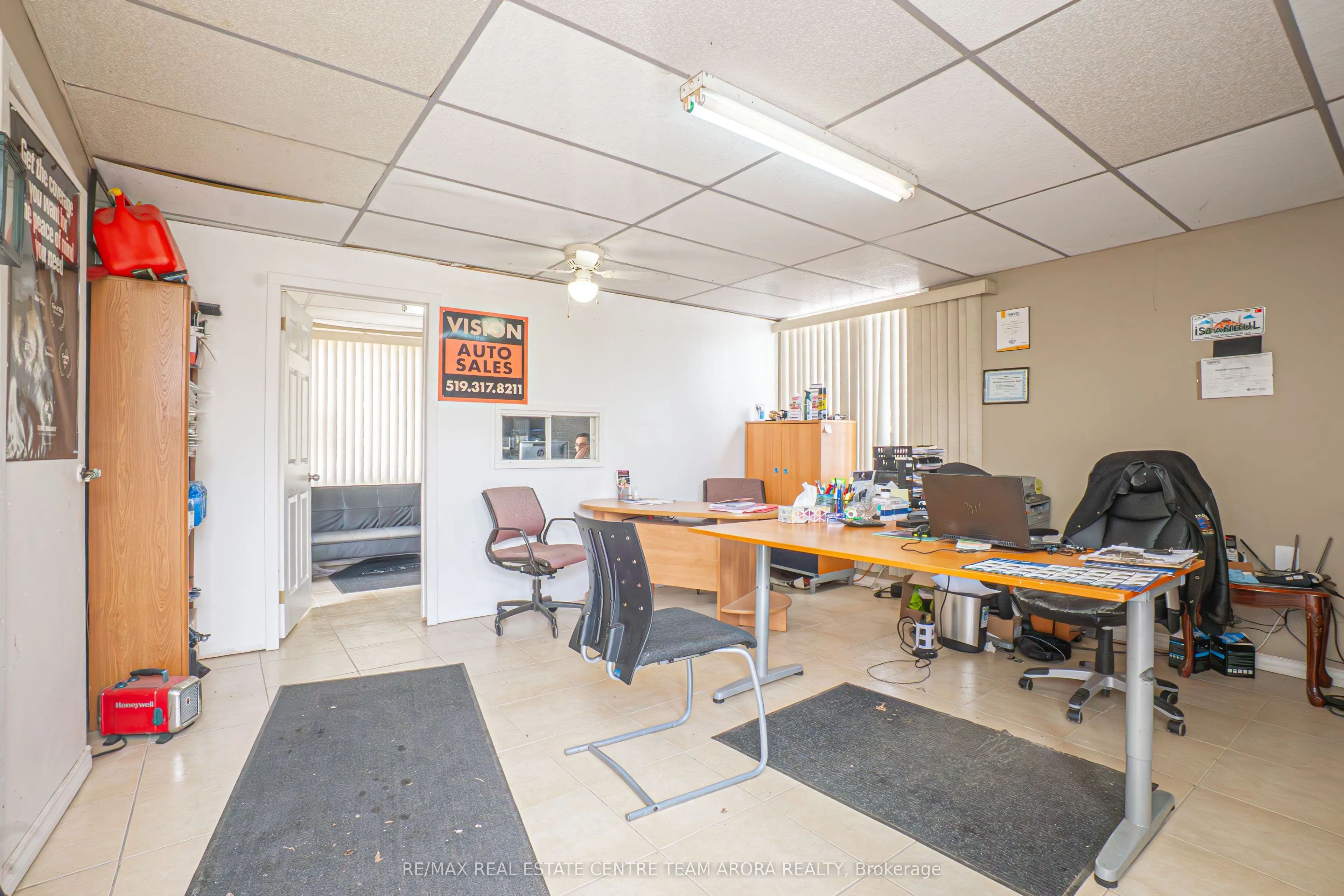 4016 Dundas Street E