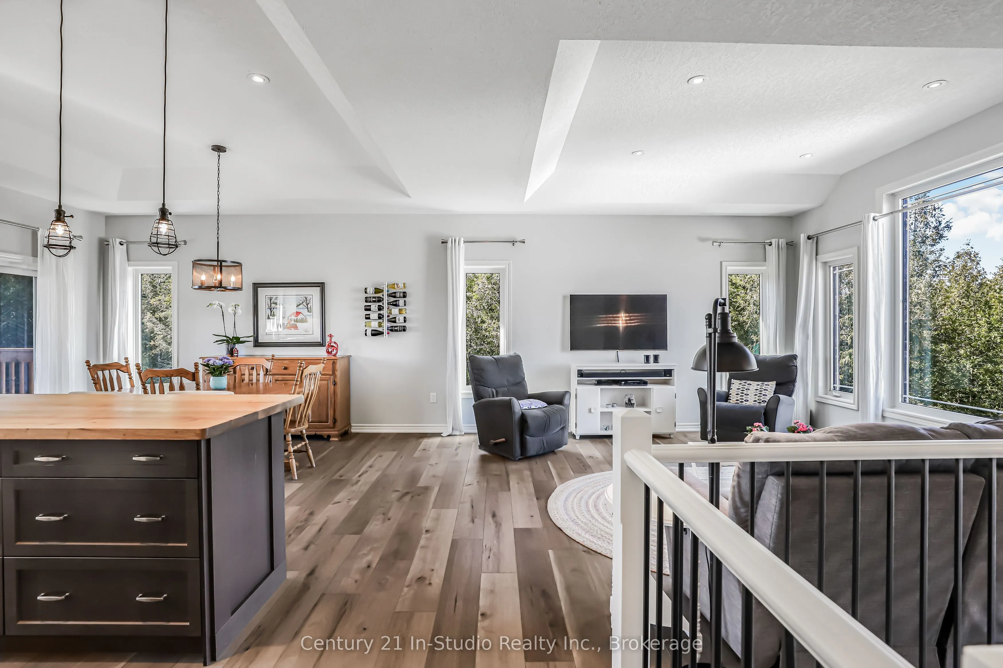 202 Meredith Way