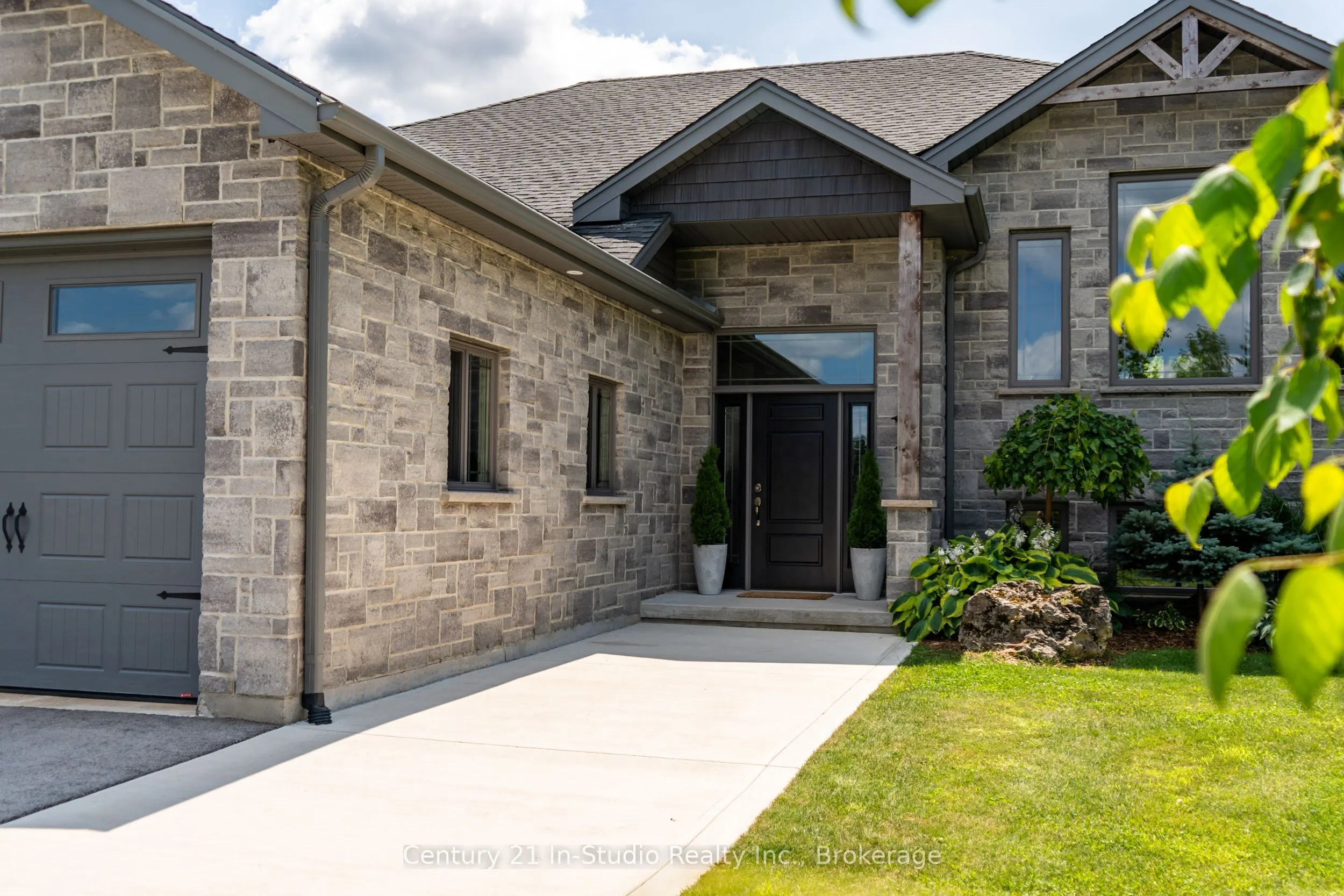 202 Meredith Way